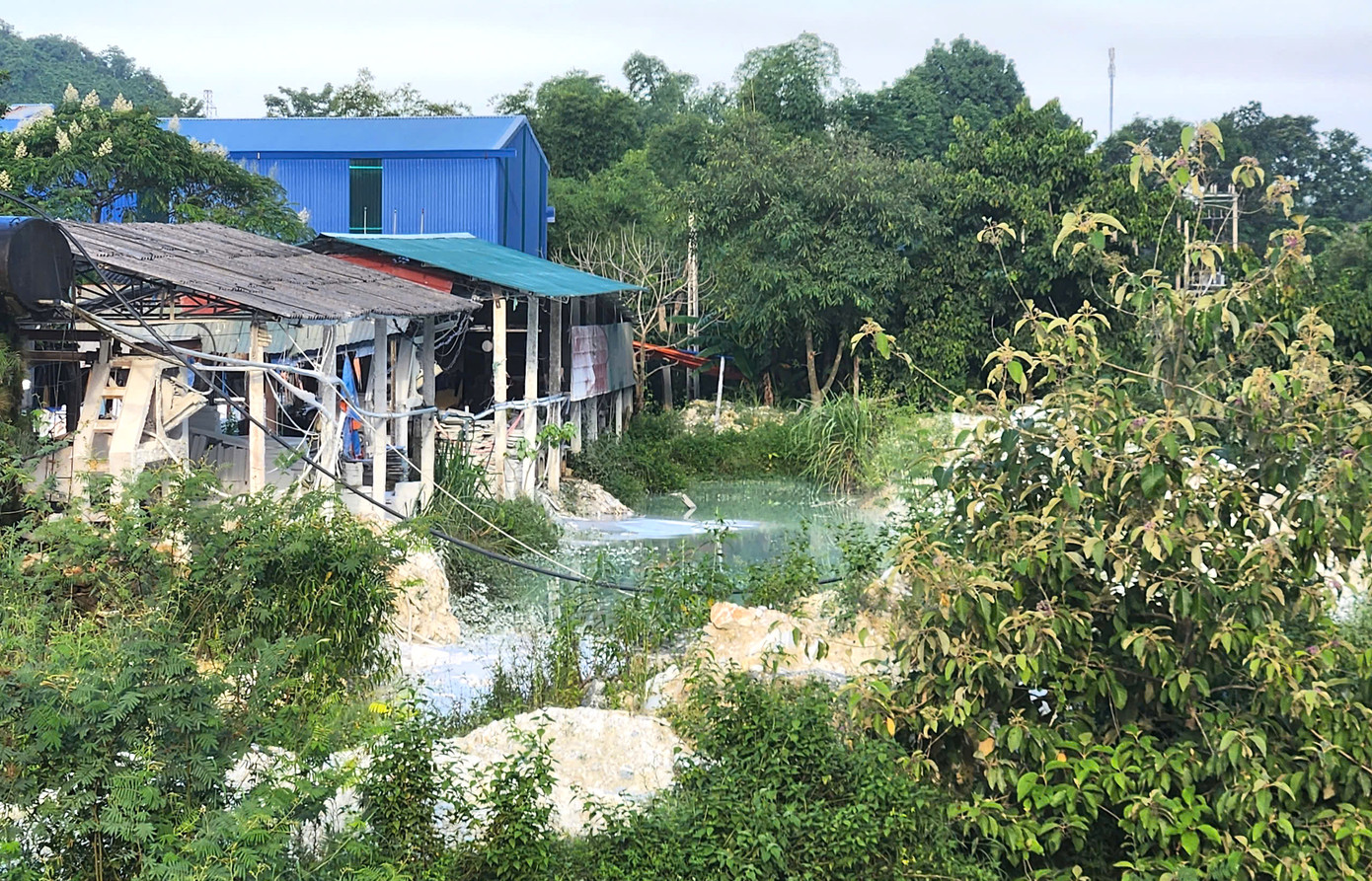 Các doanh nghiệp khai thác, xưởng sản xuất đá đều cần nguồn nước để hoạt động sản xuất kinh doanh. Tuy nhiên do thiếu hiểu biết pháp luật nên một số đơn vị vi phạm và bị xử phạt. Các doanh nghiệp khai thác, xưởng sản xuất đá đều cần nguồn nước để hoạt động sản xuất kinh doanh. Tuy nhiên do thiếu hiểu biết pháp luật nên một số đơn vị vi phạm và bị xử phạt.