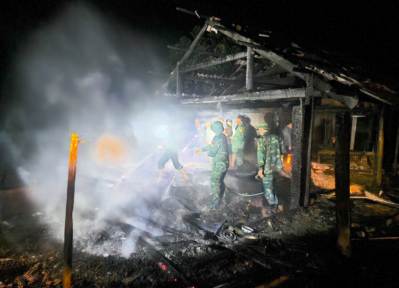 Nhiều tài sản có giá trị bị thiêu cháy.