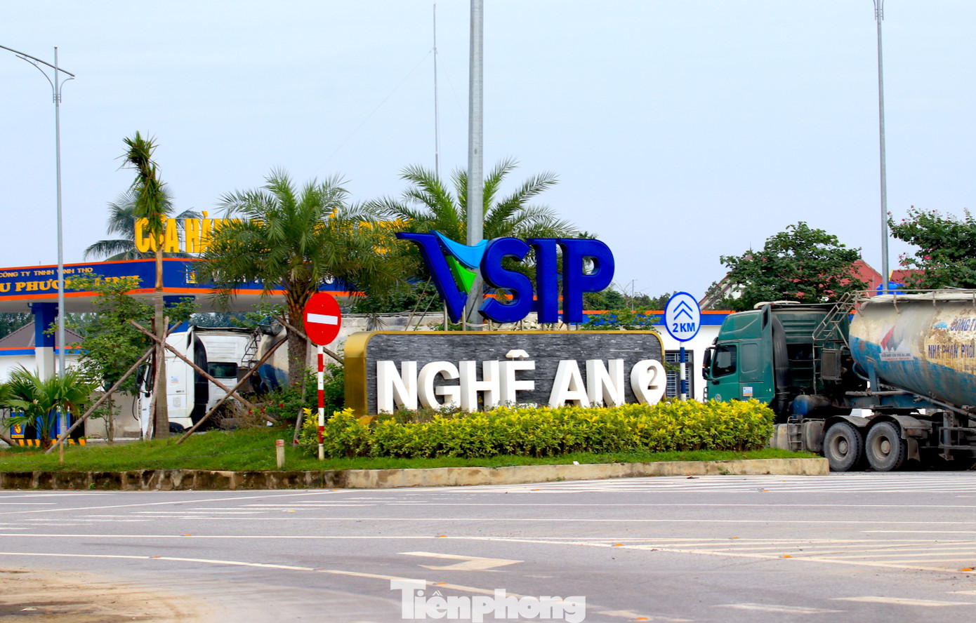 Tại Dự án VSIP Nghệ An 1 và 2 đã thu hút 54 dự án thứ cấp vào đầu tư xây dựng nhà máy. Tại Dự án VSIP Nghệ An 1 và 2 đã thu hút 54 dự án thứ cấp vào đầu tư xây dựng nhà máy.