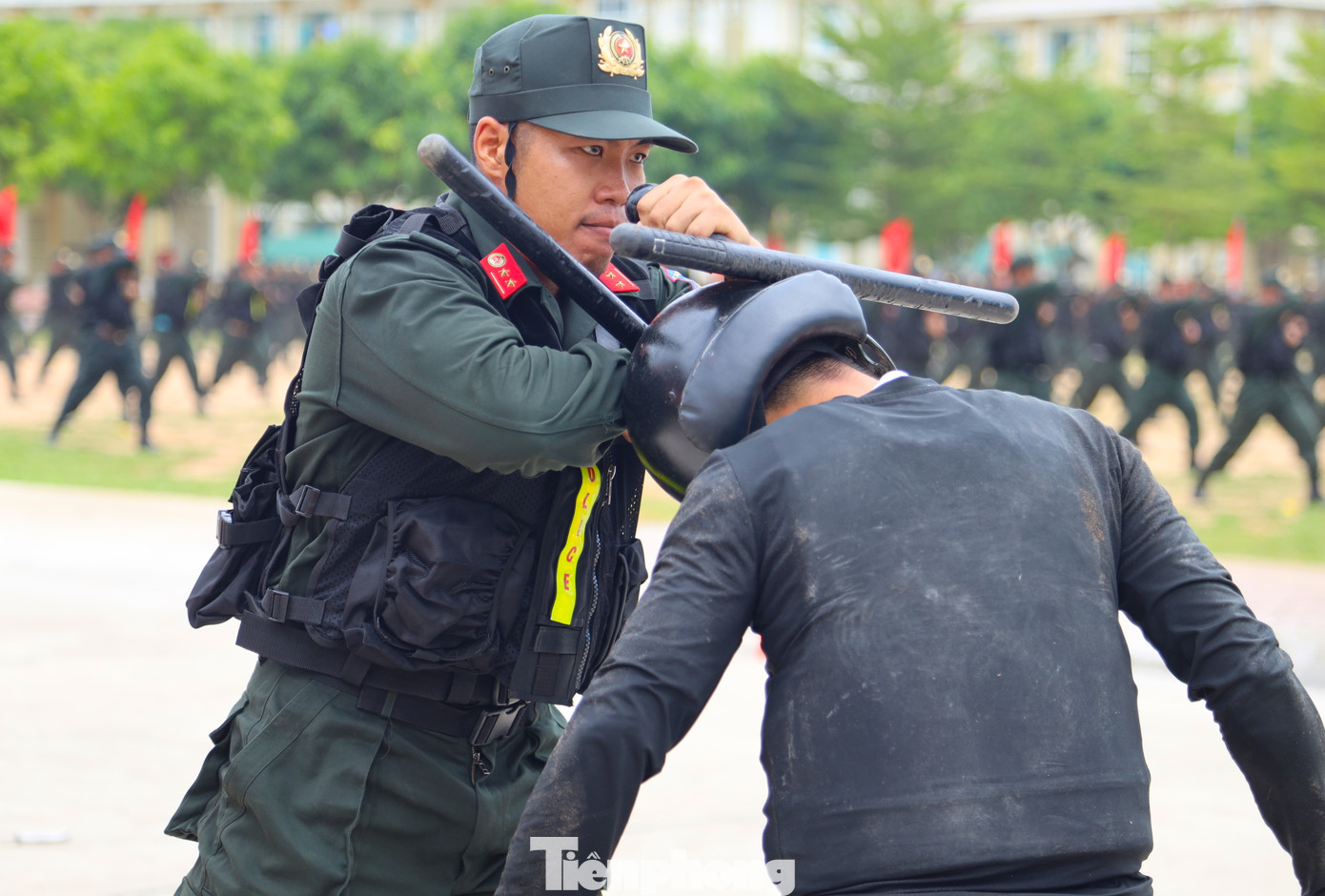 Biểu diễn võ thuật qua các tình huống giả định.