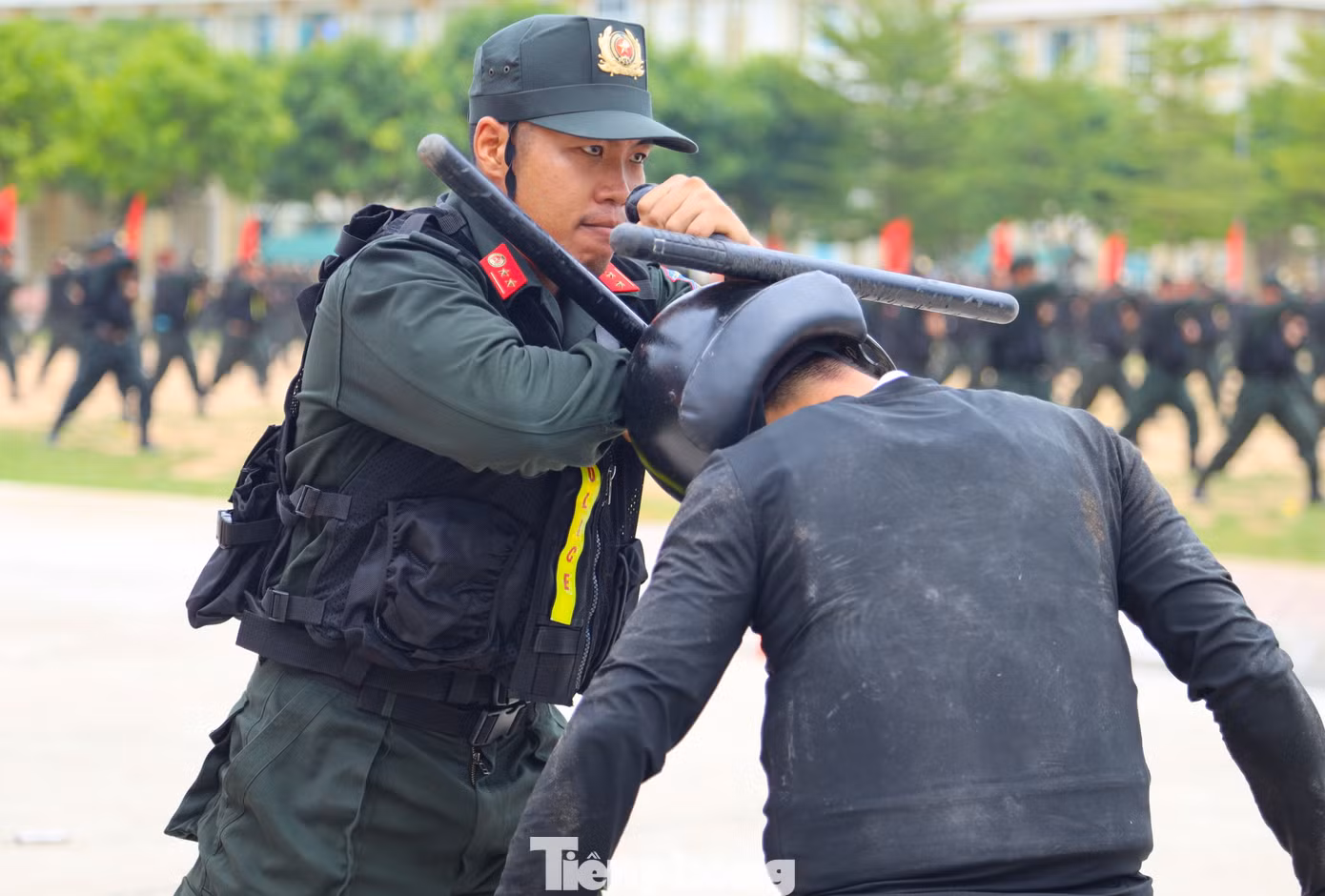 Biểu diễn võ thuật qua các tình huống giả định.