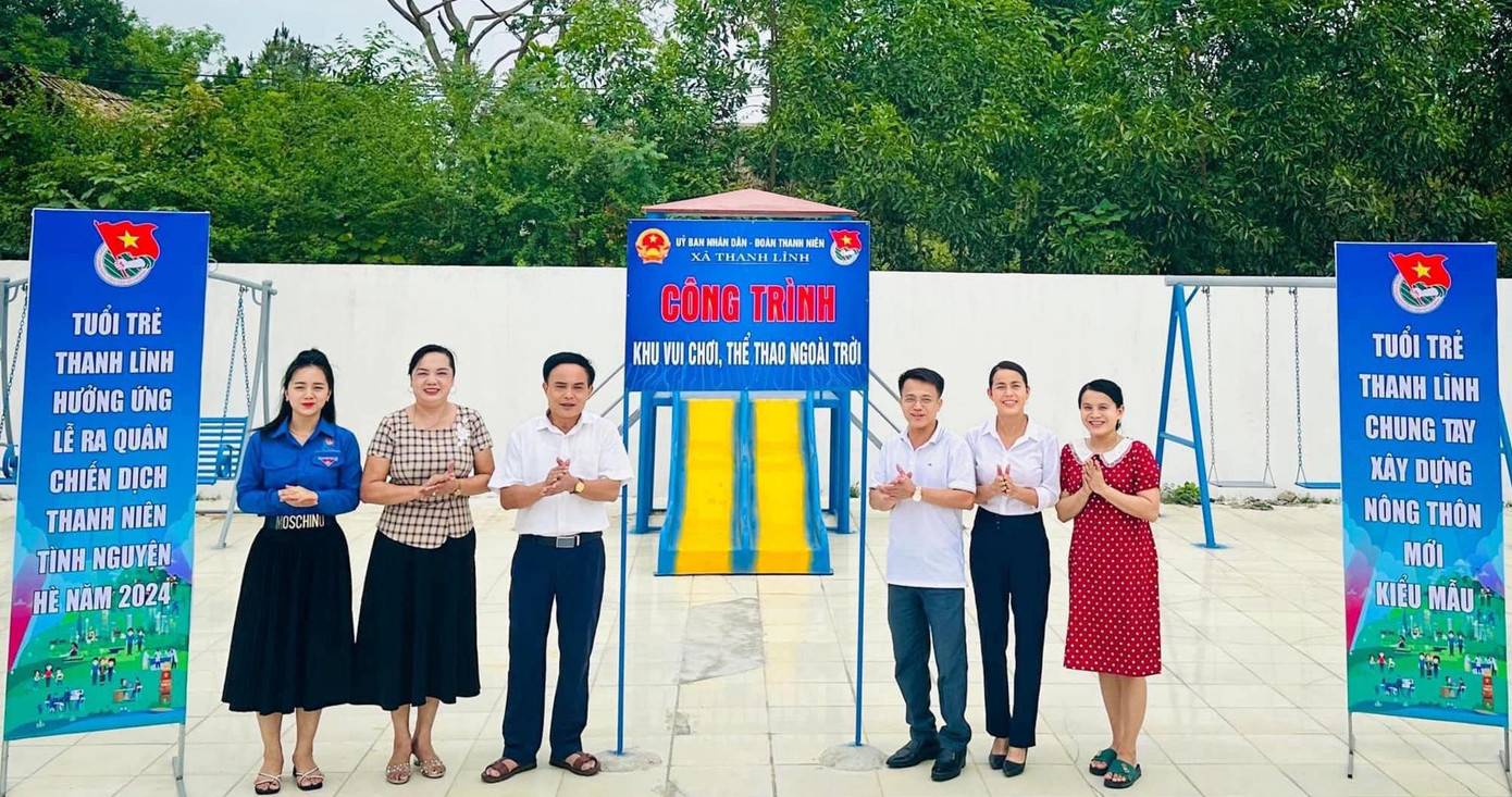 Đoàn xã Thanh Lĩnh (huyện Thanh Chương, Nghệ An) trao tặng công trình Khu vui chơi, thể thao ngoài trời cho thiếu nhi trên địa bàn xã.