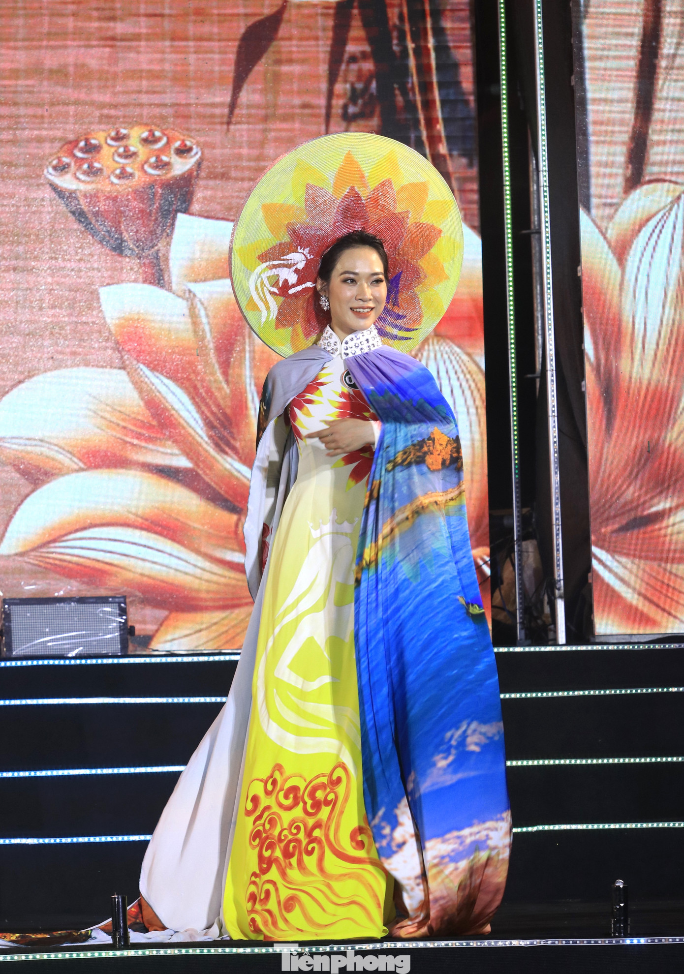 Ở đêm thi chung kết này, các thí sinh sẽ trình diễn áo truyền thống có họa tiết hoa cúc biển - Loài hoa đặc trưng, biểu tượng của du lịch Cửa Lò và phần thi trình diễn dạ hội để lựa chọn ra top 5 thí sinh tham gia phần thi trả lời ứng xử.