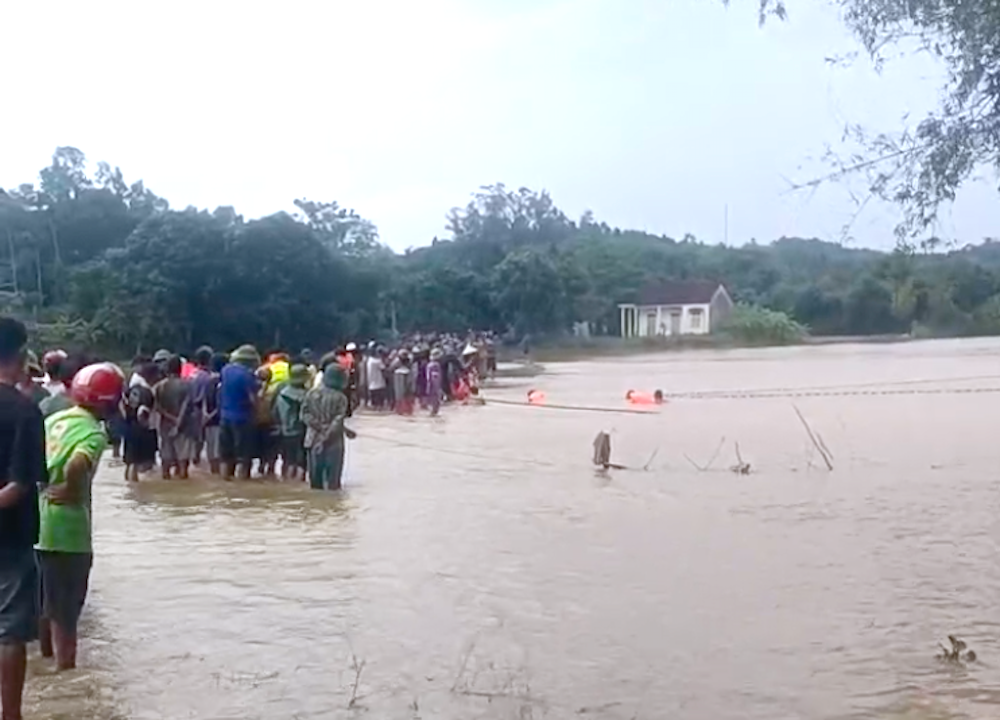 Cơ quan chức năng đang tìm kiếm nữ sinh mất tích.