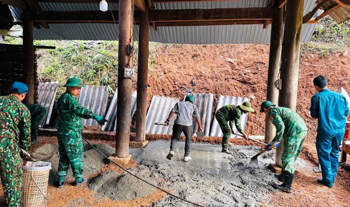 Tất cả đều cố gắng giúp người dân sớm có nhà ở mới khang trang, vững chắc, an cư lạc nghiệp. Tất cả đều cố gắng giúp người dân sớm có nhà ở mới khang trang, vững chắc, an cư lạc nghiệp.