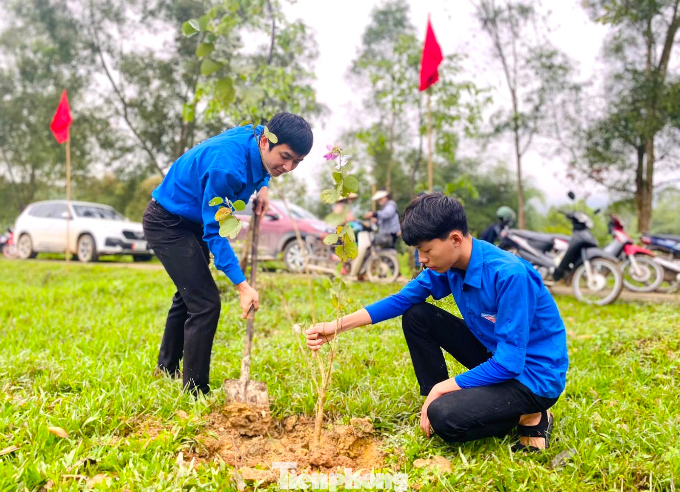 Các đoàn viên thanh niên triển khai 829 hoạt động tình nguyện tham gia bảo vệ môi trường, ứng phó với biến đổi khí hậu