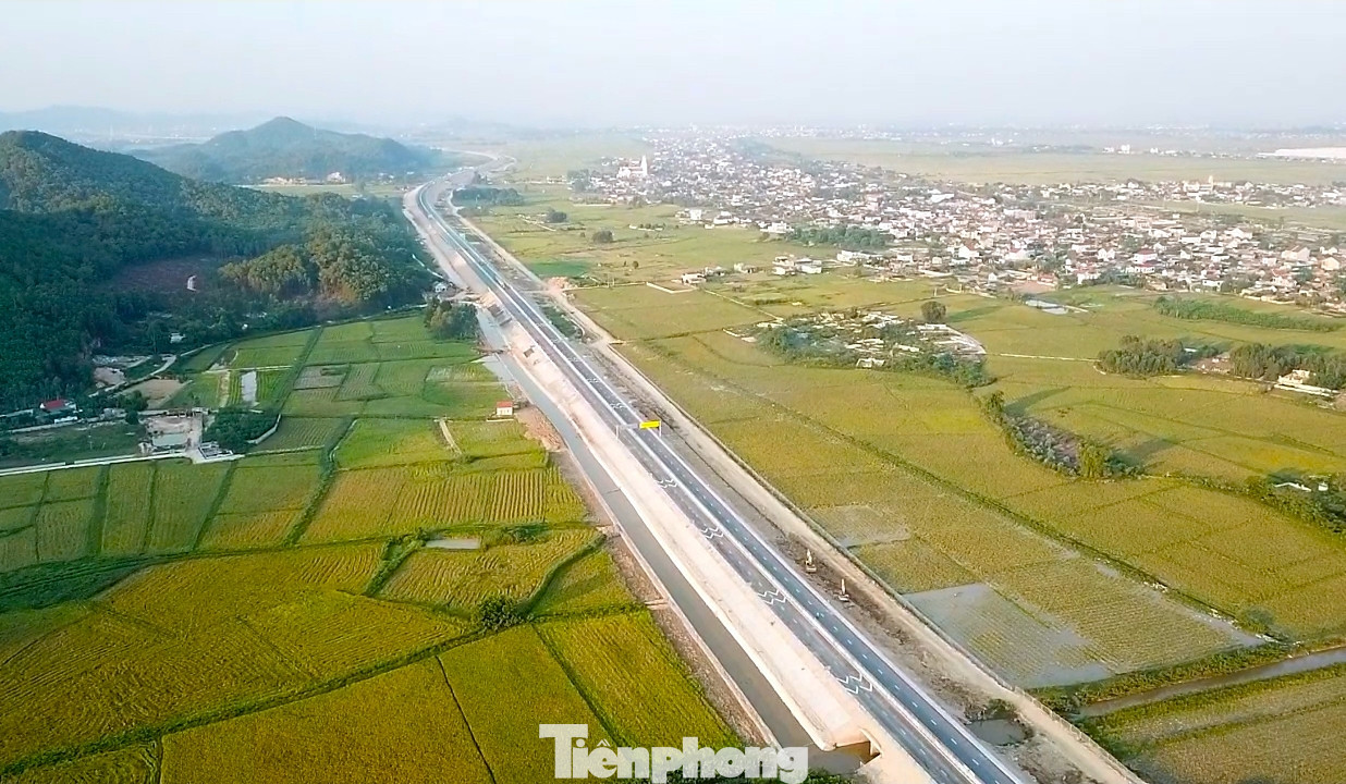 Từ 6h sáng 1/9, tuyến cao tốc Bắc - Nam đoạn Nghi Sơn - Diễn Châu chính thức được thông xe.