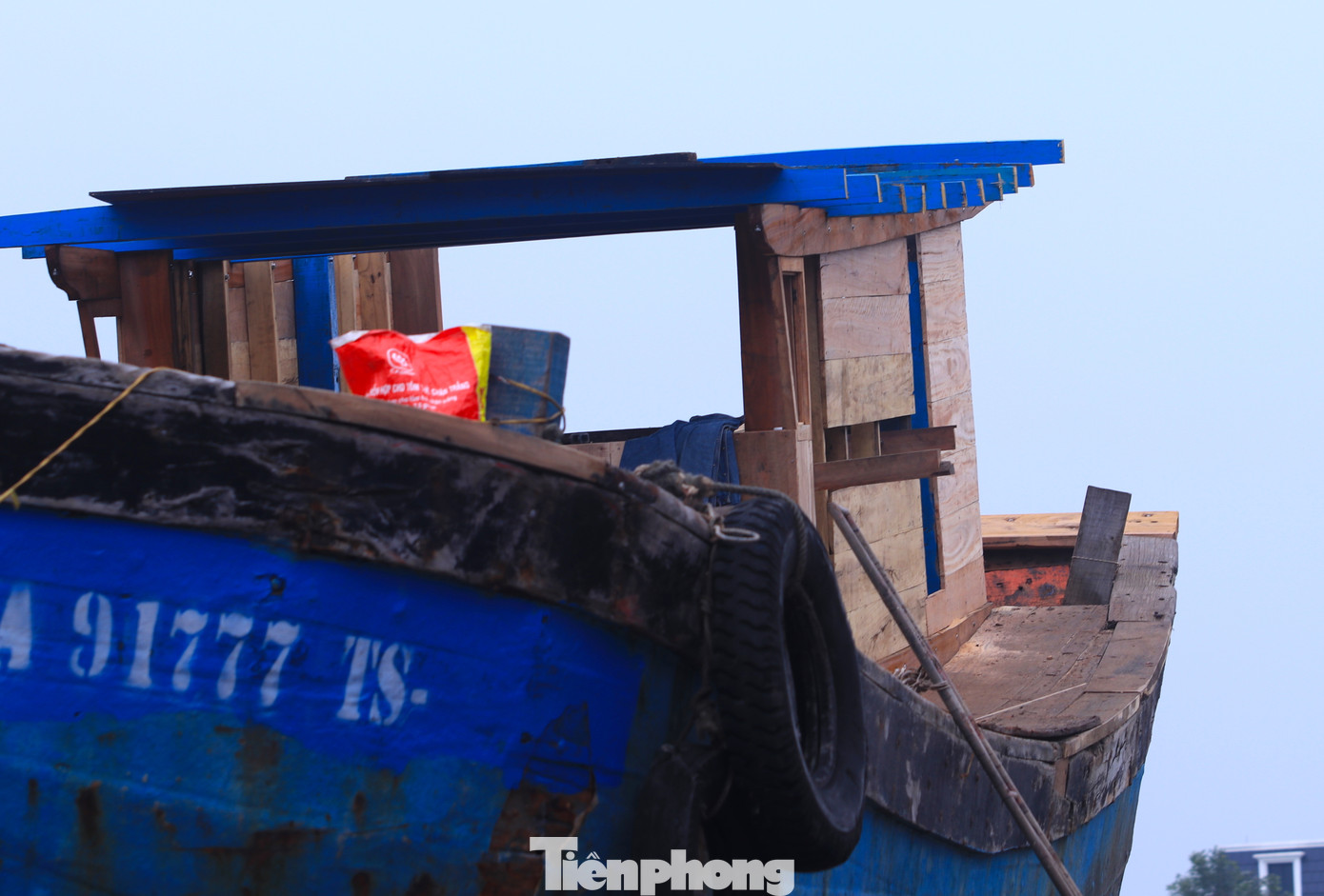 Tùy vào mức độ hư hỏng của tàu cũng như việc tân trang tổng thể hay từng chi tiết mà các con tàu sẽ có khoảng thời gian “chữa bệnh” riêng. Có tàu chỉ cần vài ngày đến vài tuần. Cũng có những con tàu cần nằm lại hàng tháng mới hoàn thiện.