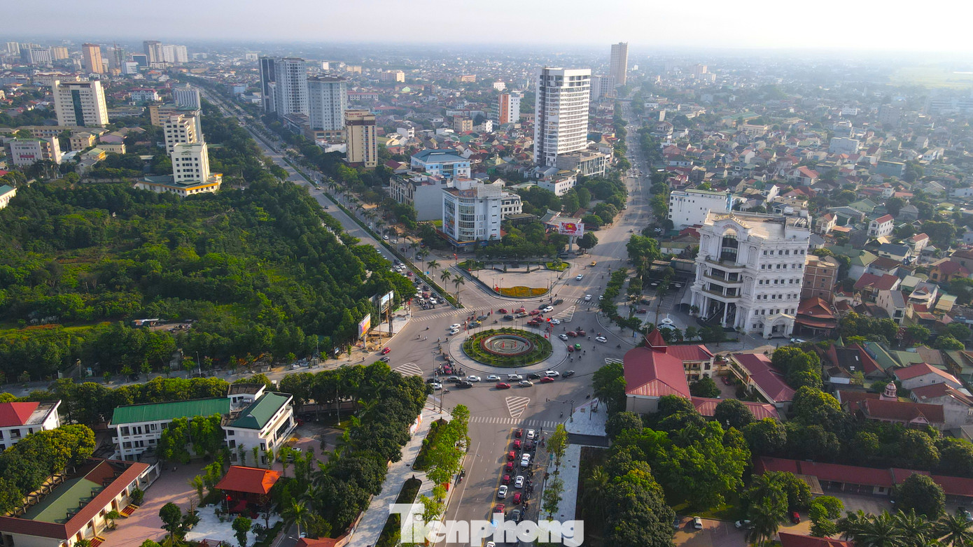 Sau khi sắp xếp, tỉnh Nghệ An có 130 đơn vị hành chính cấp xã, gồm 119 xã và 11 phường. Sau khi sắp xếp, tỉnh Nghệ An có 130 đơn vị hành chính cấp xã, gồm 119 xã và 11 phường.