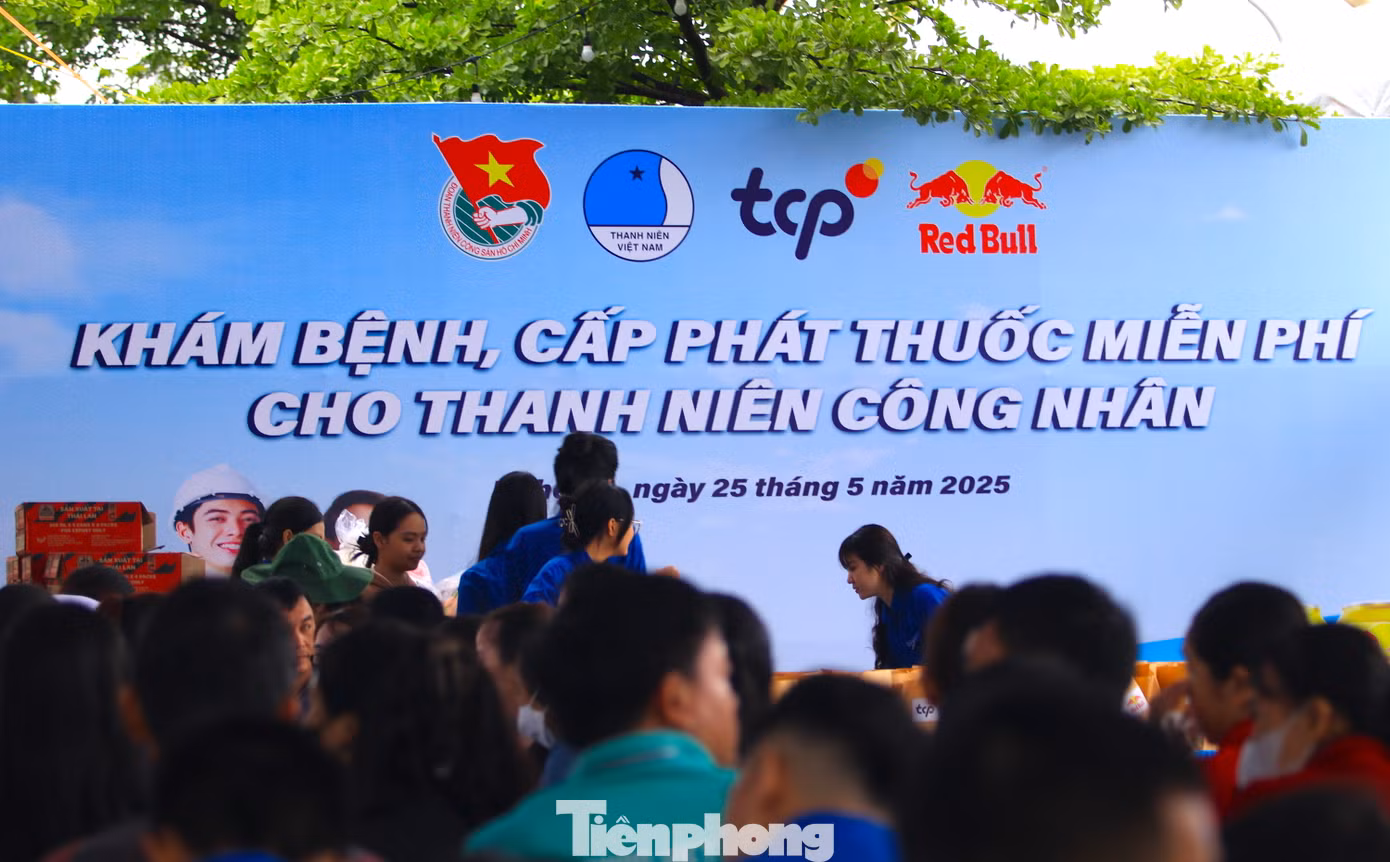 Sáng 25/5, Tỉnh Đoàn - Hội Liên hiệp thanh niên Việt Nam tỉnh Nghệ An - Hội Thầy thuốc trẻ tỉnh phối hợp với Sở Y tế tỉnh, Bệnh viện Quân Y 4, Trung tâm y tế huyện Hưng Nguyên, Bệnh viện Mắt Sài Gòn Nghệ An tổ chức Chương trình khám, tư vấn sức khỏe và cấp phát thuốc miễn phí cho hơn 1.000 thanh niên công nhân và người dân trên địa bàn. Chương trình nằm trong chuỗi hoạt động Ngày hội Thanh niên công nhân năm 2025 do T.Ư Đoàn TNCS Hồ Chí Minh - T.Ư Hội LHTN Việt Nam tổ chức tại huyện Hưng Nguyên (tỉnh Nghệ An).