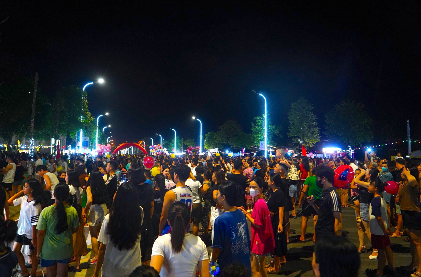 Để phố đêm hoạt động có hiệu quả, phường Nghi Thu sẽ tiếp tục quan tâm đầu tư, nâng cấp hạ tầng, chỉnh trang cảnh quan tuyến phố; có các phương án, kế hoạch nhằm quản lý tốt chất lượng an toàn vệ sinh thực phẩm, an ninh trật tự, phân luồng giao thông. Đồng thời sẽ tổ chức nhiều các sự kiện giao lưu văn hóa nghệ thuật, âm nhạc đường phố đặc sắc để thu hút du khách. Để phố đêm hoạt động có hiệu quả, phường Nghi Thu sẽ tiếp tục quan tâm đầu tư, nâng cấp hạ tầng, chỉnh trang cảnh quan tuyến phố; có các phương án, kế hoạch nhằm quản lý tốt chất lượng an toàn vệ sinh thực phẩm, an ninh trật tự, phân luồng giao thông. Đồng thời sẽ tổ chức nhiều các sự kiện giao lưu văn hóa nghệ thuật, âm nhạc đường phố đặc sắc để thu hút du khách.