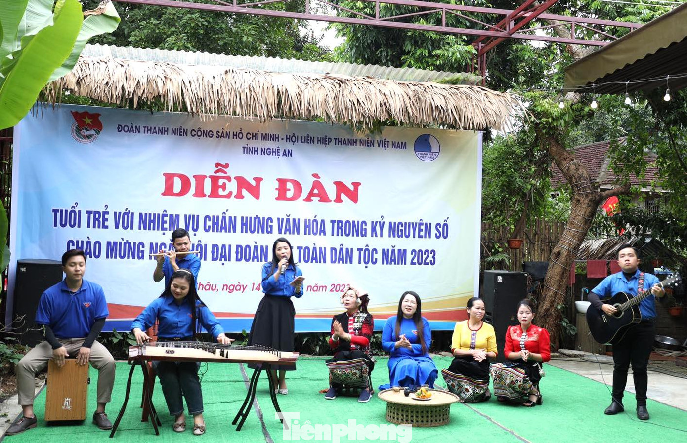 Diễn đàn được tổ chức tại làng du lịch cộng đồng Hoa Tiến (xã Châu Tiến, huyện Quỳ Châu, Nghệ An). Diễn đàn được tổ chức tại làng du lịch cộng đồng Hoa Tiến (xã Châu Tiến, huyện Quỳ Châu, Nghệ An).