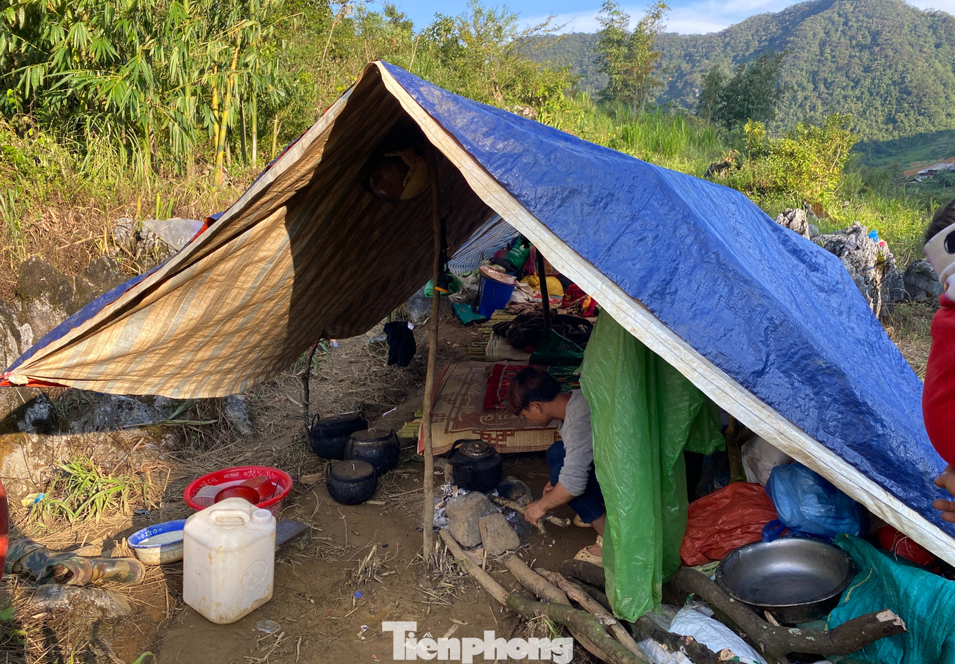 Sau sạt lở, nhiều hộ gia đình bị mất nhà được chính quyền địa phương hỗ trợ dựng lán ở tạm tại những nơi an toàn. Chủ tịch UBND xã Ca Thành Hoàng Tòn Sao cho biết, về lâu dài, chính quyền địa phương đang khảo sát địa điểm an toàn để bố trí nơi tái định cư cho người dân ở xóm Lũng Lỳ. Bên cạnh đó, chính quyền địa phương sẽ lên phương án cải tạo ruộng đất để người dân tái sản xuất.