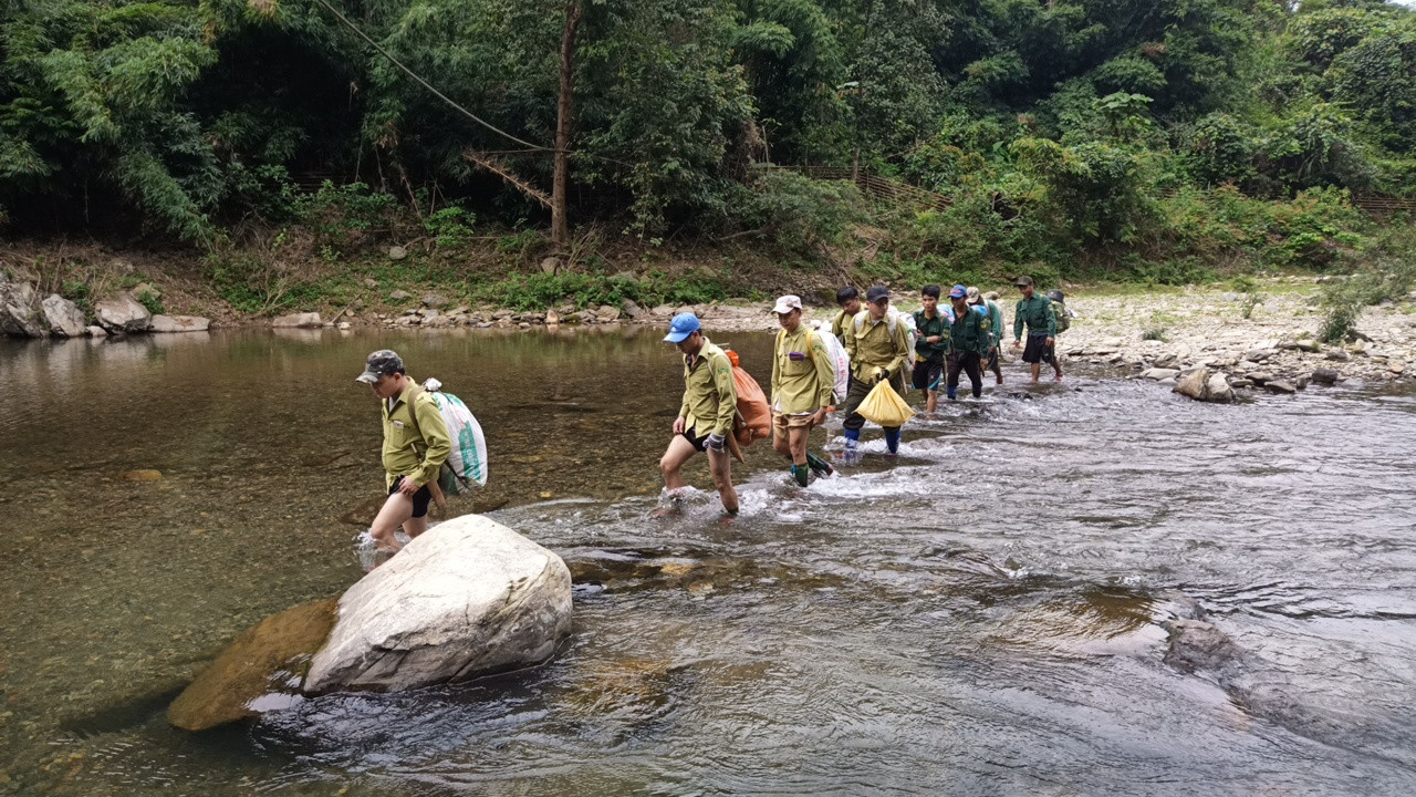 Sau khi thành lập, đội liên tục vào rừng tuần tra. Mỗi chuyến tuần tra, đội đi sâu trong rừng từ 10-12 ngày. Mỗi chuyến được chia làm 4 tổ đi 4 hướng. Mỗi tổ gồm 5-7 người (trong đó có 3 thành viên của nhóm BVRCT, 2-3 kiểm lâm và lực lượng nhận khoán bảo vệ rừng).