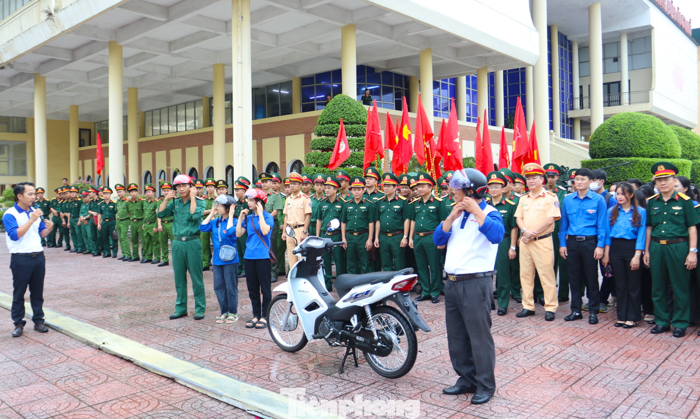 Ngày hội được tổ chức nhằm nâng cao nhận thức, tạo sự chuyển biến mạnh mẽ về ý thức, trách nhiệm trong chấp hành pháp luật, kỷ luật và các quy định bảo đảm an toàn giao thông của đội ngũ cán bộ đoàn, đoàn viên, thanh niên. Ngày hội được tổ chức nhằm nâng cao nhận thức, tạo sự chuyển biến mạnh mẽ về ý thức, trách nhiệm trong chấp hành pháp luật, kỷ luật và các quy định bảo đảm an toàn giao thông của đội ngũ cán bộ đoàn, đoàn viên, thanh niên.
