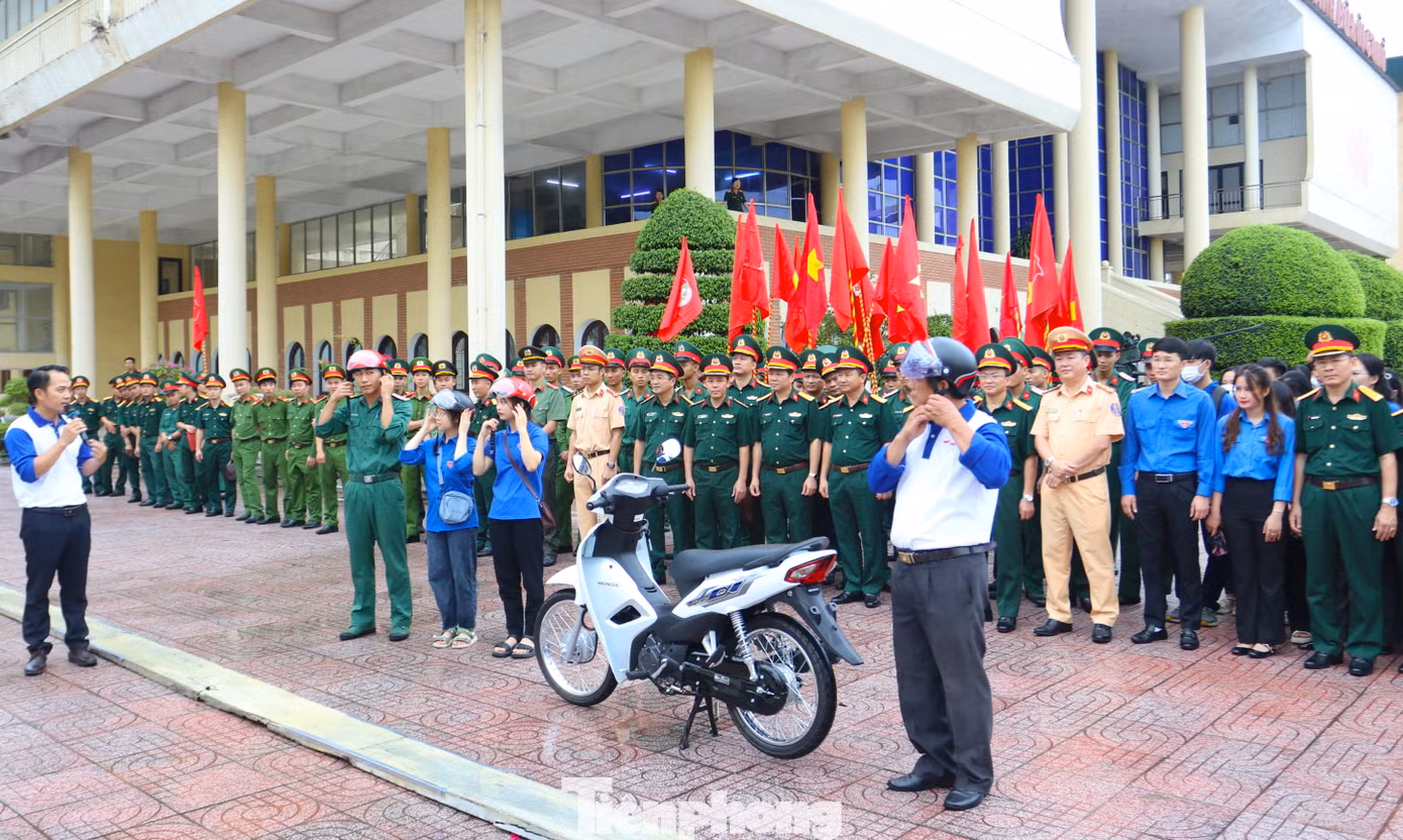 Ngày hội được tổ chức nhằm nâng cao nhận thức, tạo sự chuyển biến mạnh mẽ về ý thức, trách nhiệm trong chấp hành pháp luật, kỷ luật và các quy định bảo đảm an toàn giao thông của đội ngũ cán bộ đoàn, đoàn viên, thanh niên. Ngày hội được tổ chức nhằm nâng cao nhận thức, tạo sự chuyển biến mạnh mẽ về ý thức, trách nhiệm trong chấp hành pháp luật, kỷ luật và các quy định bảo đảm an toàn giao thông của đội ngũ cán bộ đoàn, đoàn viên, thanh niên.