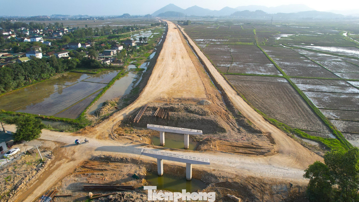 Tổng giá trị các nhà thầu thực hiện được là 5.627/5.755 tỷ đồng, đạt 97,8% kế hoạch. Ngoài ra, tính đến ngày 20/12/2023, doanh nghiệp dự án đã giải ngân được 5.233 tỷ đồng.