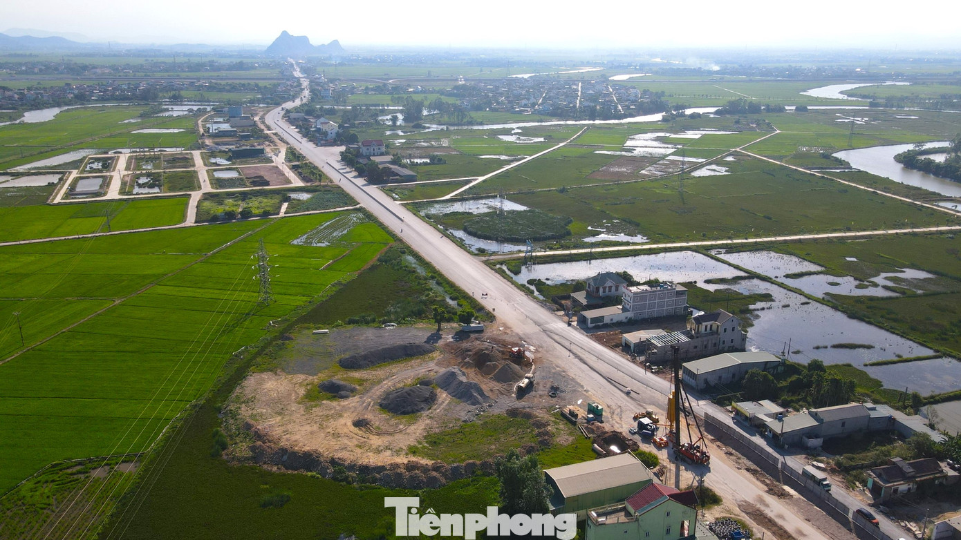 Dự án cải tạo nâng cấp quốc lộ 7 đoạn Km0-Km36 và xử lý sụt trượt do bão lũ đoạn Khe Thơi - Nậm Cắn được Bộ Giao thông vận tải (GTVT) phê duyệt ngày 18/3/2022 và chính thức khởi công tháng 9/2022. Dự án có tổng mức đầu tư trên 1.300 tỷ đồng với tổng chiều dài 27,5km đi qua các huyện Diễn Châu, Yên Thành và Đô Lương của tỉnh Nghệ An.