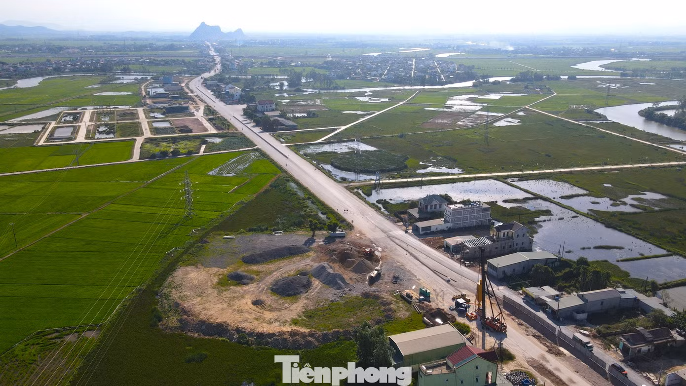 Dự án cải tạo nâng cấp quốc lộ 7 đoạn Km0-Km36 và xử lý sụt trượt do bão lũ đoạn Khe Thơi - Nậm Cắn được Bộ Giao thông vận tải (GTVT) phê duyệt ngày 18/3/2022 và chính thức khởi công tháng 9/2022. Dự án có tổng mức đầu tư trên 1.300 tỷ đồng với tổng chiều dài 27,5km đi qua các huyện Diễn Châu, Yên Thành và Đô Lương của tỉnh Nghệ An.