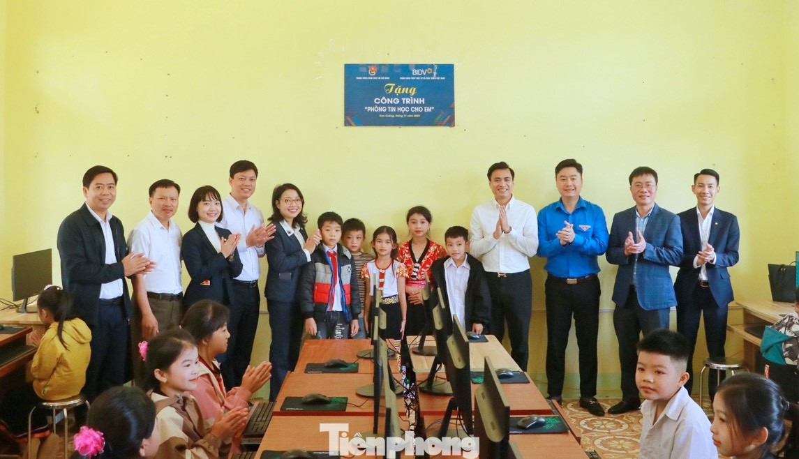 Ban tổ chức cũng tiến hành Lễ Khánh thành công trình “Phòng Tin học cho em” tại Trường Tiểu học Thạch Ngàn. Tổng trị giá các nguồn lực hỗ trợ trong chương trình lễ ra quân là hơn 900 triệu đồng.