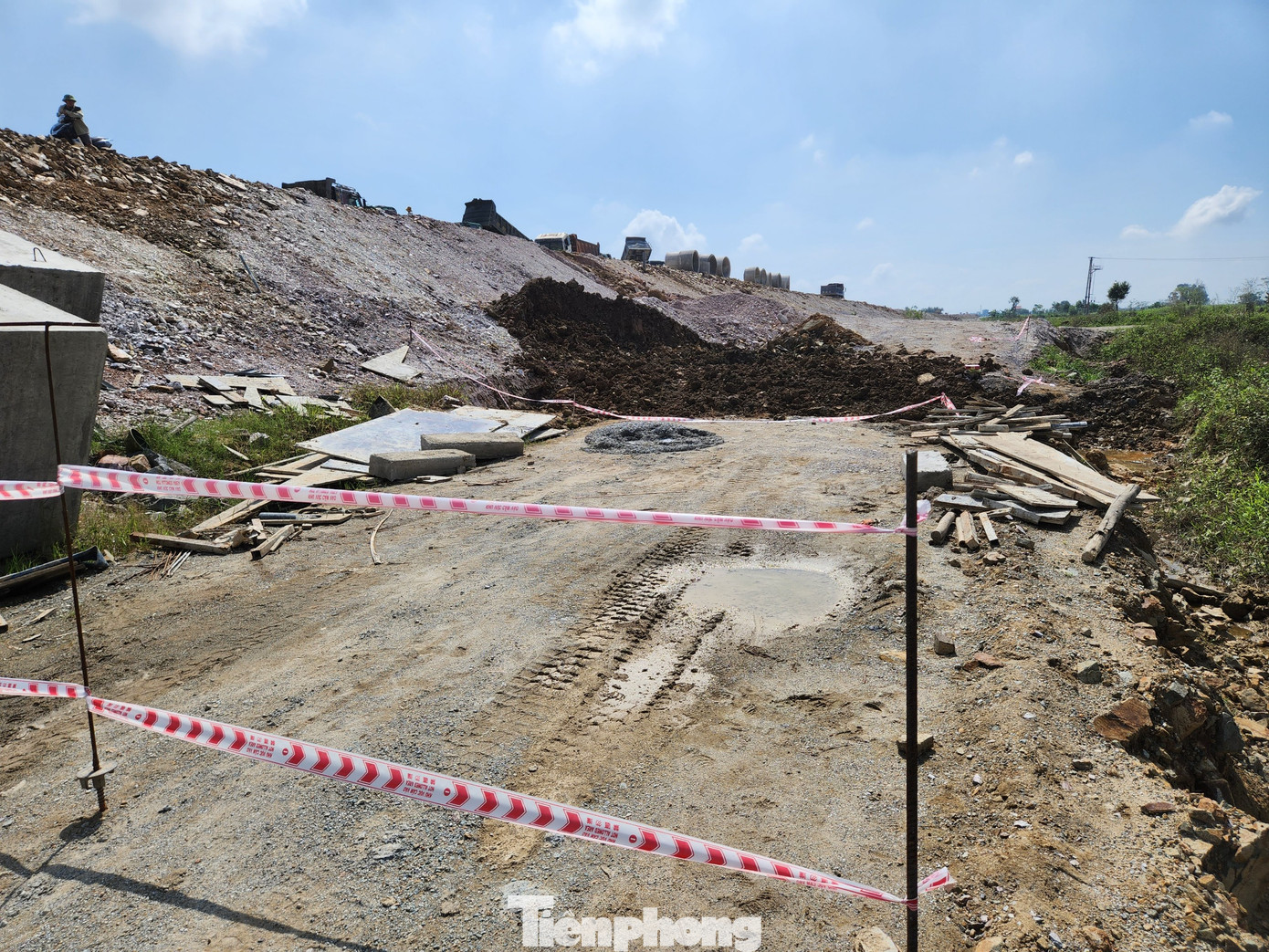 Nguyên nhân chính xác đang được cơ quan chức năng điều tra làm rõ. Nguyên nhân chính xác đang được cơ quan chức năng điều tra làm rõ.