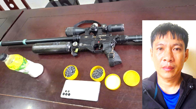 Đối tượng Nguyễn Minh Hợi và tang vật tại cơ quan chức năng. (Ảnh: Thùy Anh). Đối tượng Nguyễn Minh Hợi và tang vật tại cơ quan chức năng. (Ảnh: Thùy Anh).