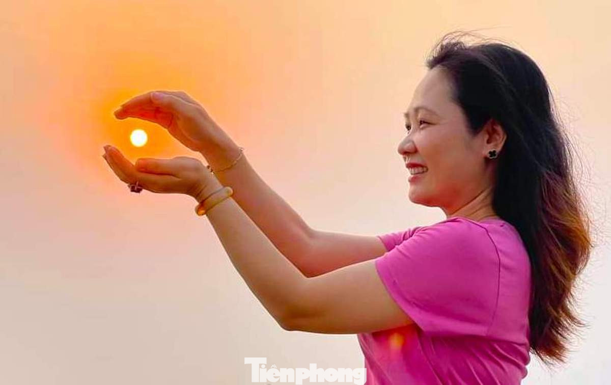 Hay tạo hình để lưu giữ những khoảnh khắc đẹp cùng ánh bình minh trên biển Cửa Lò.