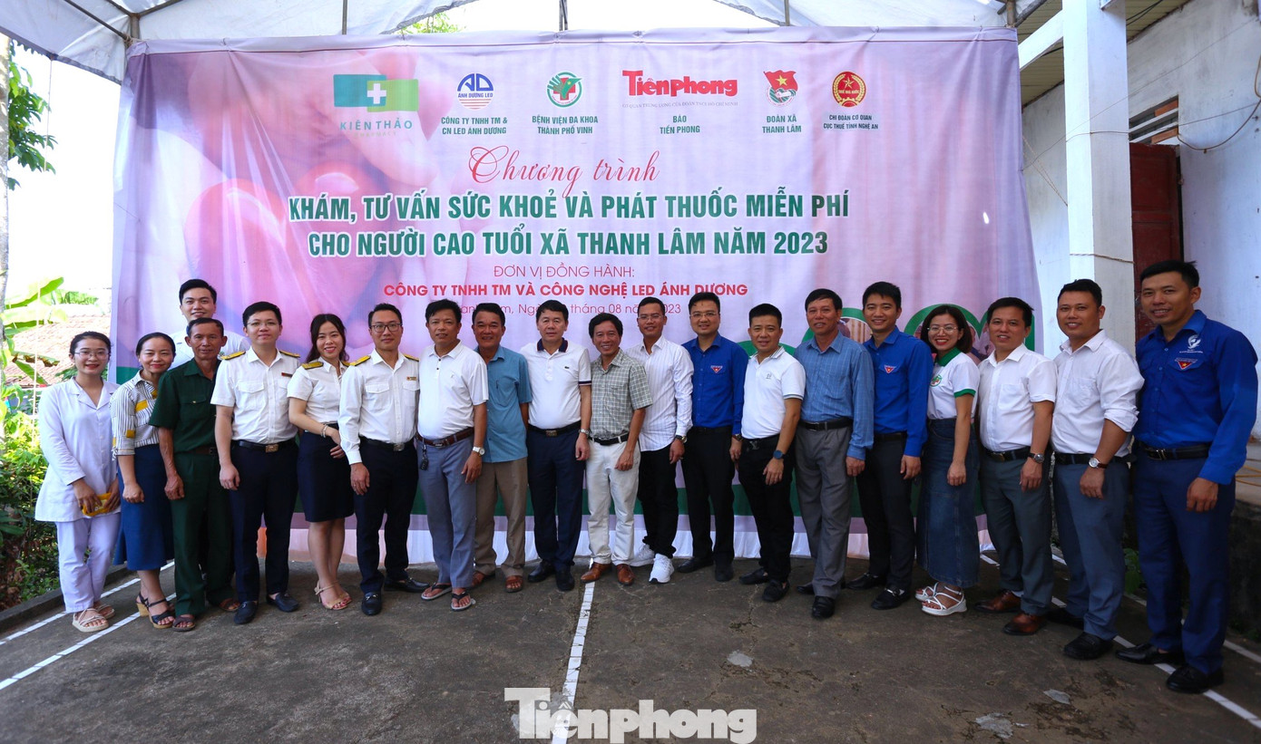 Bác sỹ CKII. Phạm Văn Sơn - Phó Giám đốc bệnh viện Đa khoa TP. Vinh (Nghệ An) chia sẻ: "Đây là một trong những hoạt động có ý nghĩa nhân văn sâu sắc, thể hiện tinh thần "Tương thân tương ái" và tạo sự lan tỏa trong cộng đồng, giúp đỡ những người dân ở vùng xa, thiếu điều kiện chăm sóc sức khỏe định kỳ. Hy vọng thời gian tới sẽ tiếp tục có thêm nhiều chương trình khám chữa bệnh cho người dân, phía bệnh viện sẽ luôn hỗ trợ và đồng hành cùng người dân".