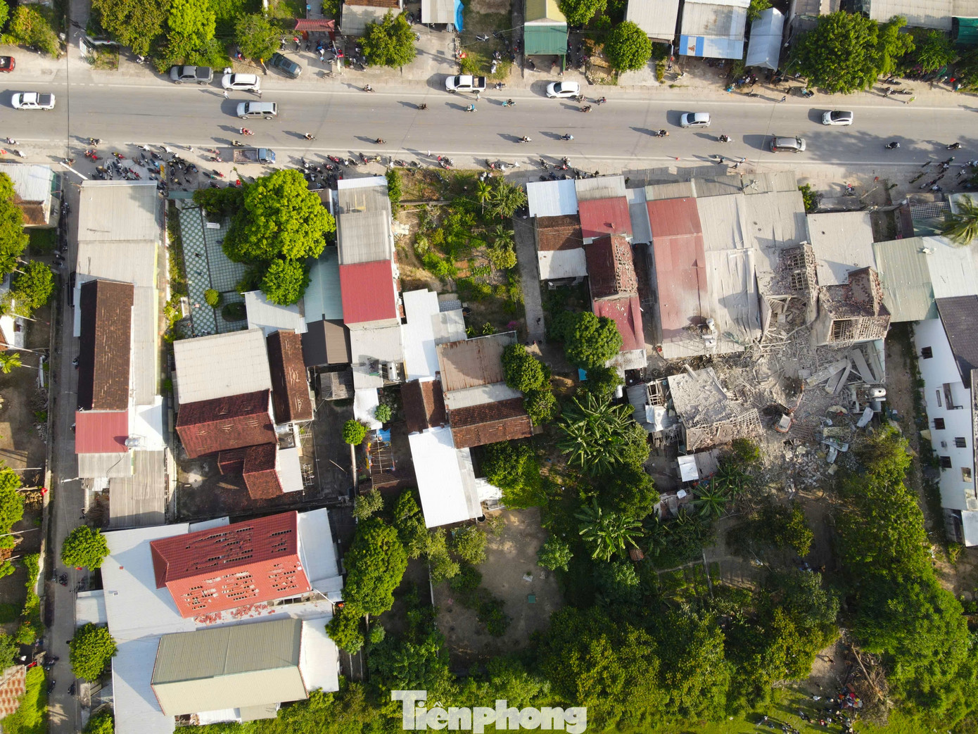 Ông Quán Vi Giang - Phó Chủ tịch UBND huyện Quỳ Hợp (Nghệ An) cho biết, vụ nổ xảy ra được xác định do vật liệu nổ. Tuy nhiên chủng loại gì đang được cơ quan chức năng điều tra làm rõ. Ông Quán Vi Giang - Phó Chủ tịch UBND huyện Quỳ Hợp (Nghệ An) cho biết, vụ nổ xảy ra được xác định do vật liệu nổ. Tuy nhiên chủng loại gì đang được cơ quan chức năng điều tra làm rõ.