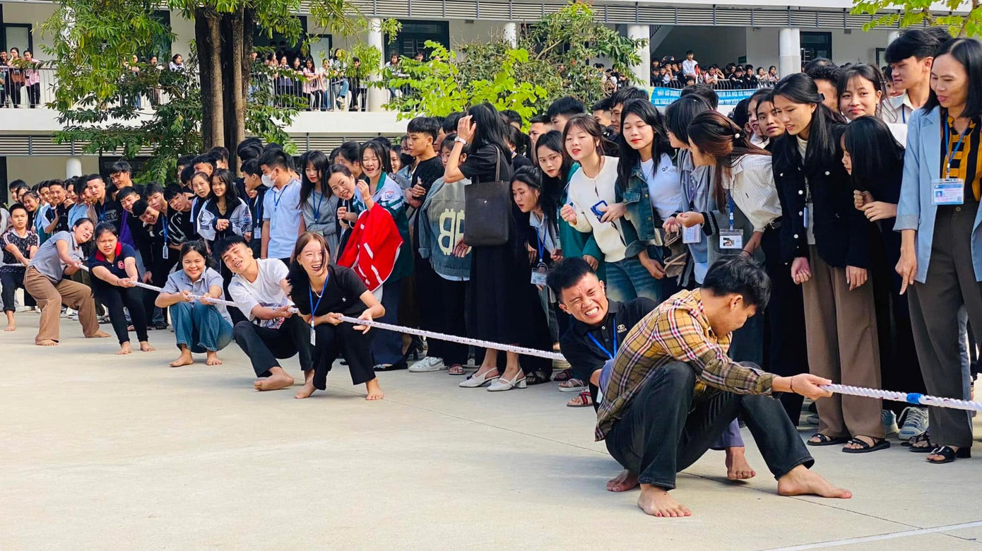 Những màn kéo co gay cấn, hấp dẫn của các em học sinh trường THPT Kỳ Sơn.