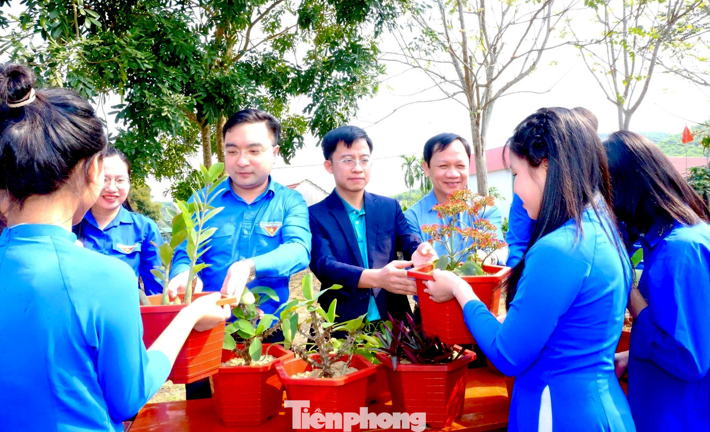 Trong khuôn khổ chương trình đã diễn ra nhiều hoạt động, phần việc ý nghĩa như tổ chức gian hàng đổi rác thải nhựa lấy cây xanh. Trong khuôn khổ chương trình đã diễn ra nhiều hoạt động, phần việc ý nghĩa như tổ chức gian hàng đổi rác thải nhựa lấy cây xanh.