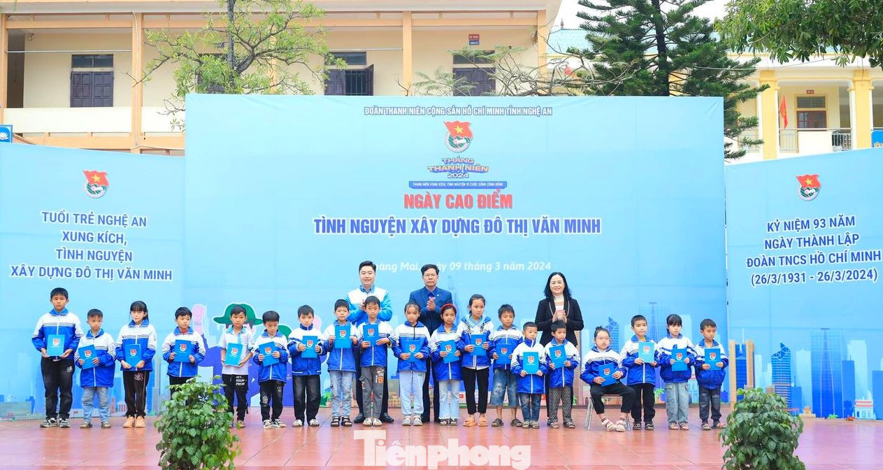 Trong Tháng Thanh niên năm 2024, tuổi trẻ toàn tỉnh Nghệ An đã triển khai 939 hoạt động tình nguyện tham gia xây dựng đô thị văn minh.