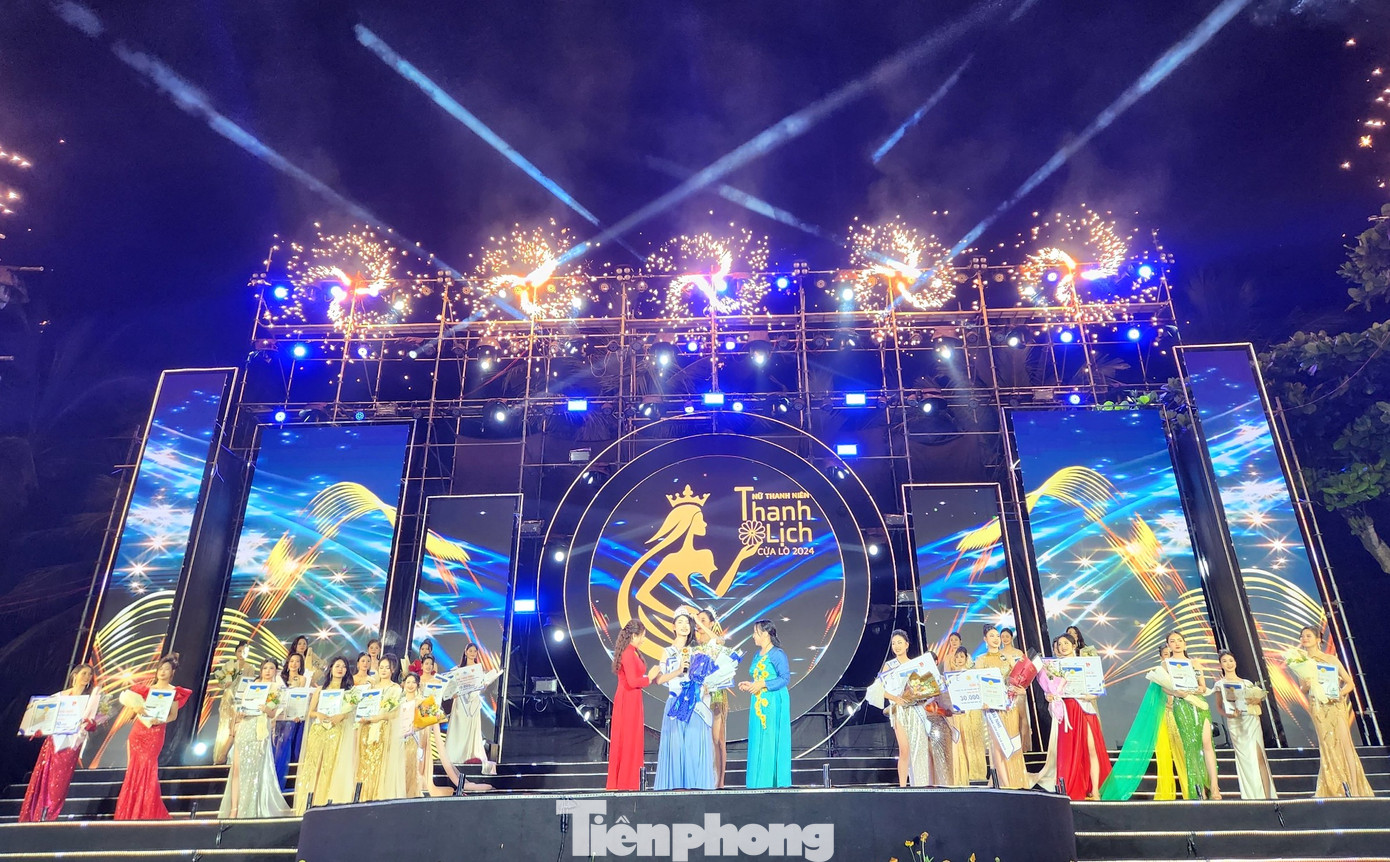 Đêm chung kết Lễ hội áo dài hoa cúc biển Cửa Lò 2024 đã diễn ra thành công tốt đẹp, mở màn cho các chuỗi sự kiện văn hóa đặc sắc đón chào năm du lịch Cửa Lò 2024.