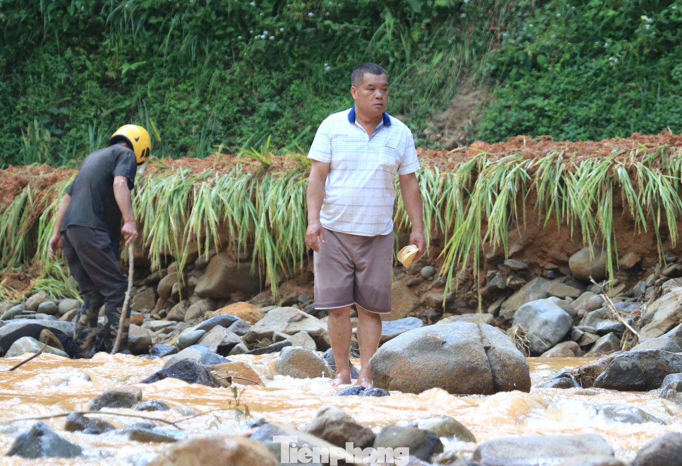 Mặc dù đã tìm kiếm suốt 5 ngày qua nhưng tung tích của nạn nhân Nông Thị Dương vẫn bặt vô âm tín. Mặc dù đã tìm kiếm suốt 5 ngày qua nhưng tung tích của nạn nhân Nông Thị Dương vẫn bặt vô âm tín.