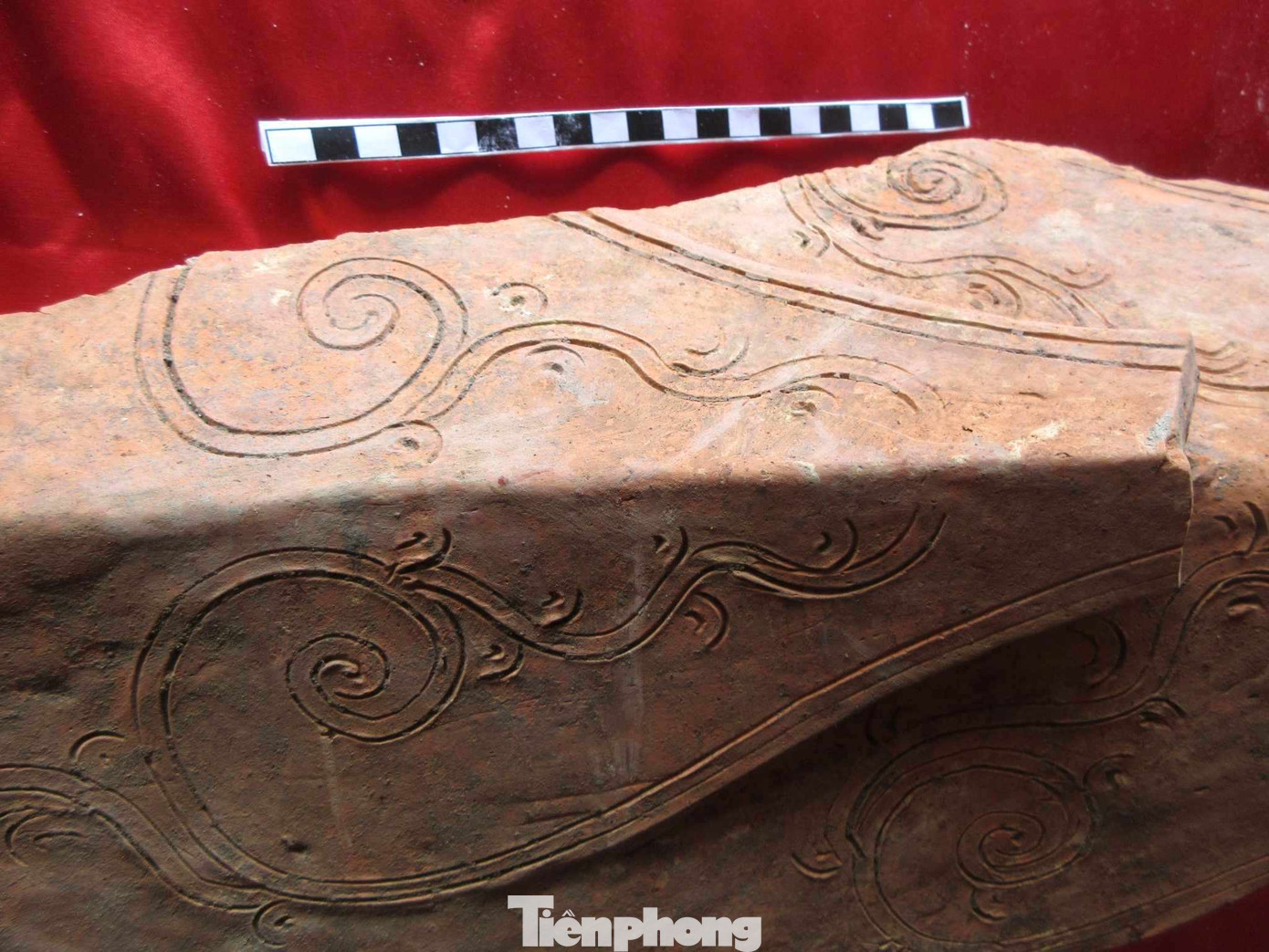 Một phần góc đao (mái đao đền) cổ được tìm thấy đang được lưu giữ tại đền. Một phần góc đao (mái đao đền) cổ được tìm thấy đang được lưu giữ tại đền.