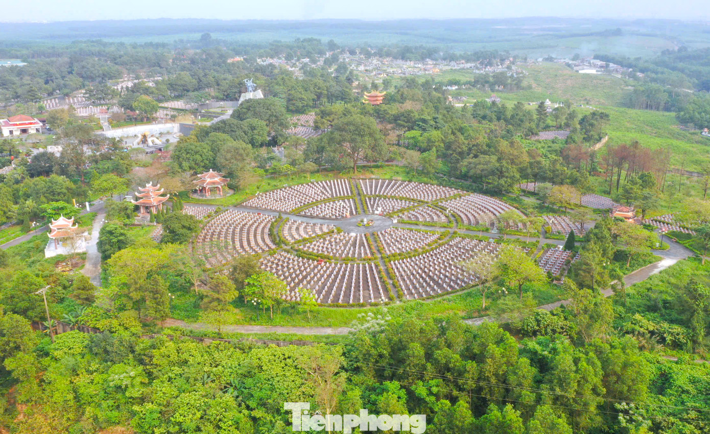 Cuối năm 2022, tình cờ phát hiện tấm ảnh bia mộ có tên liệt sĩ Nguyễn Công Hòa đăng trên mạng internet, người thân đã lặn lội vào Nghĩa trang liệt sĩ Quốc gia Đường 9 để xác minh và may mắn đã tìm thấy.