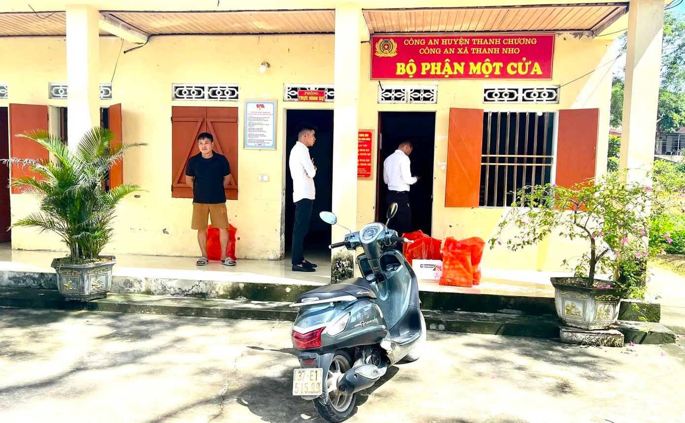 Công an xã Thanh Nho mời nhóm người này về trụ sở làm việc.