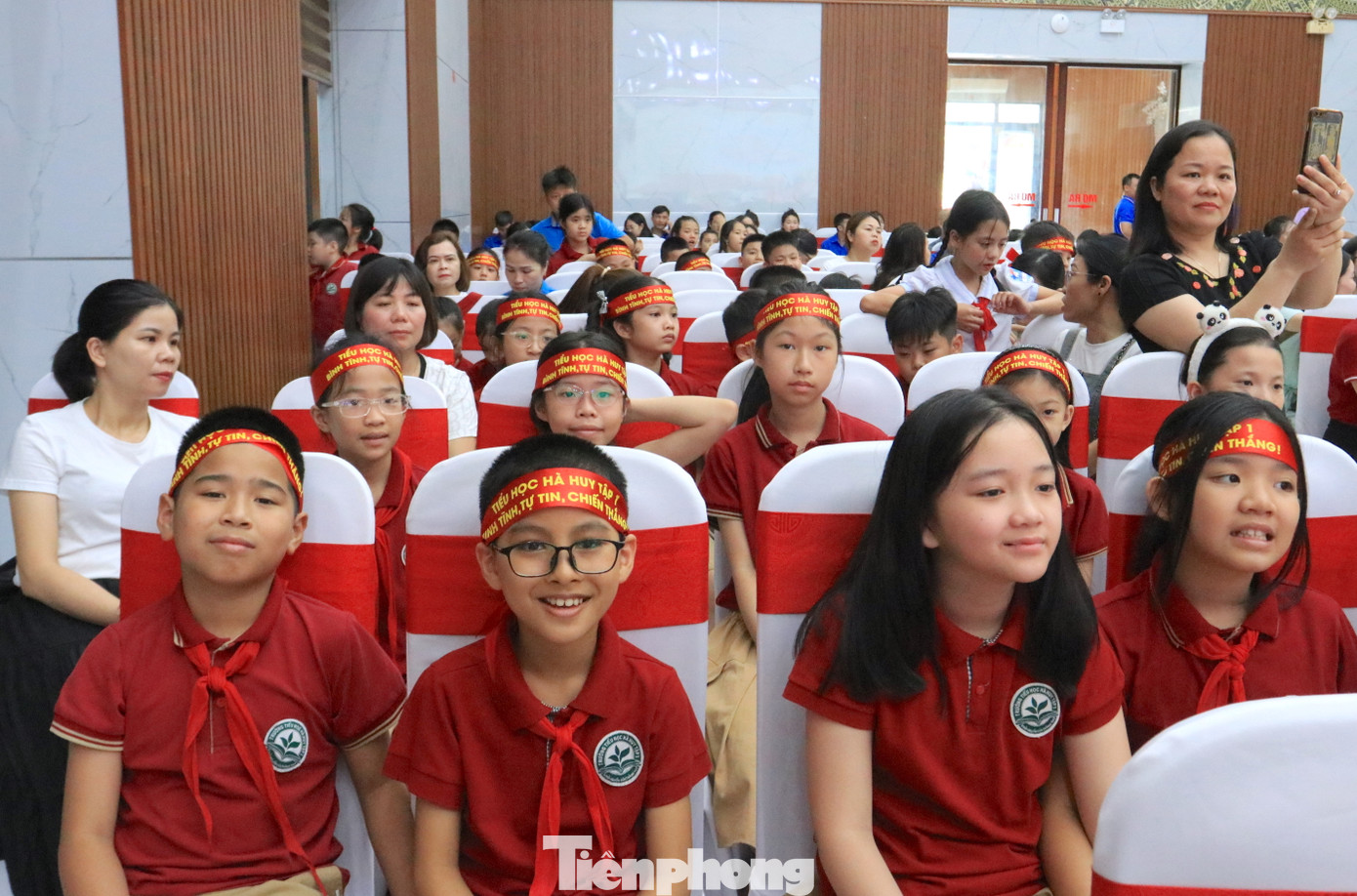 Từ các bài thi, Ban Tổ chức đã chọn được 100 đội xuất sắc toàn quốc tham gia vòng bán kết sân chơi "Thiếu nhi Việt Nam - Vươn ra thế giới” diễn ra từ ngày 17/5 đến ngày 10/6, tại các khu vực tỉnh, thành phố: Hà Nội, Phú Thọ, Hải Phòng, Nghệ An, Thanh Hóa, Đà Nẵng, TPHCM, Bà Rịa - Vũng Tàu và Cần Thơ.