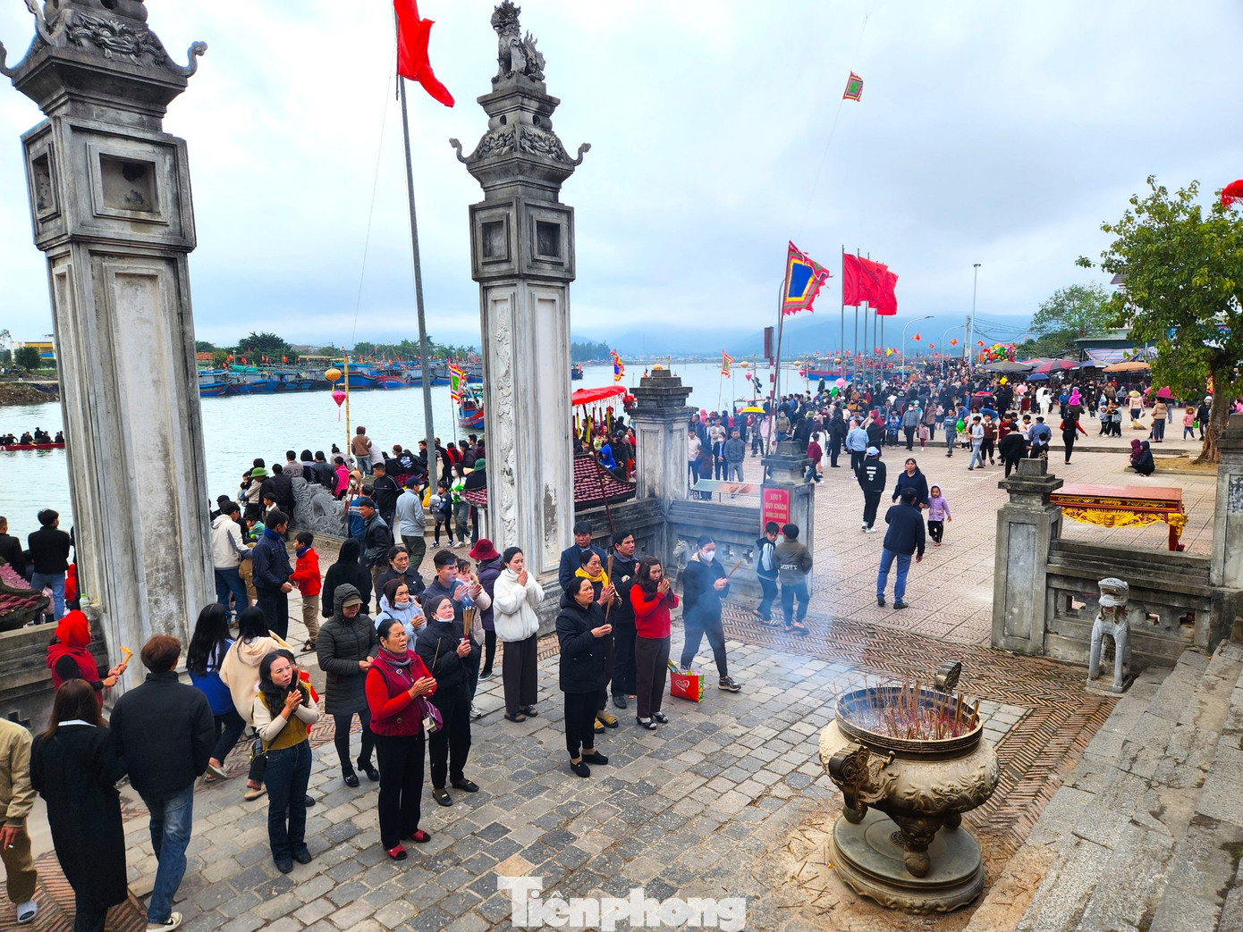 Ngôi đền được mệnh danh là ngôi đền linh thiêng bậc nhất ở xứ Nghệ, "Nhất Cờn, Nhì Quả, Tam Bạch Mã, Tứ Chiêu Trưng". Những ngày qua rất đông du khách thập phương về thắp hương chiêm bái.