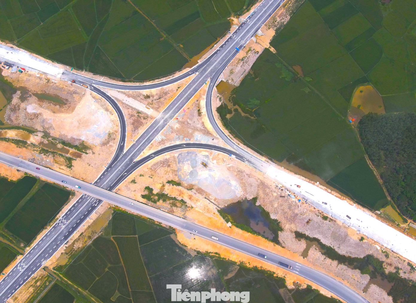 Nút giao đường N5 các phương tiện có thể di chuyển xuống quốc lộ 1A để đi trung tâm huyện Nghi Lộc, biển Cửa Lò hoặc di chuyển lên các huyện Đô Lương, Anh Sơn, Con Cuông, Tương Dương, Kỳ Sơn.