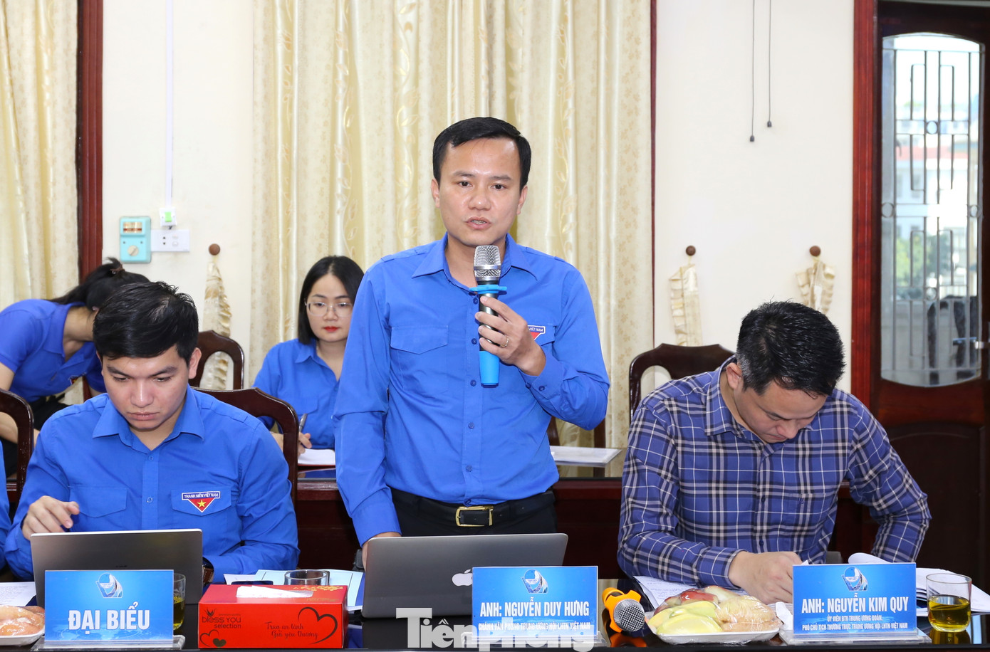 Anh Nguyễn Duy Hưng - Chánh Văn phòng T.Ư Hội LHTN Việt Nam góp ý tại hội nghị.