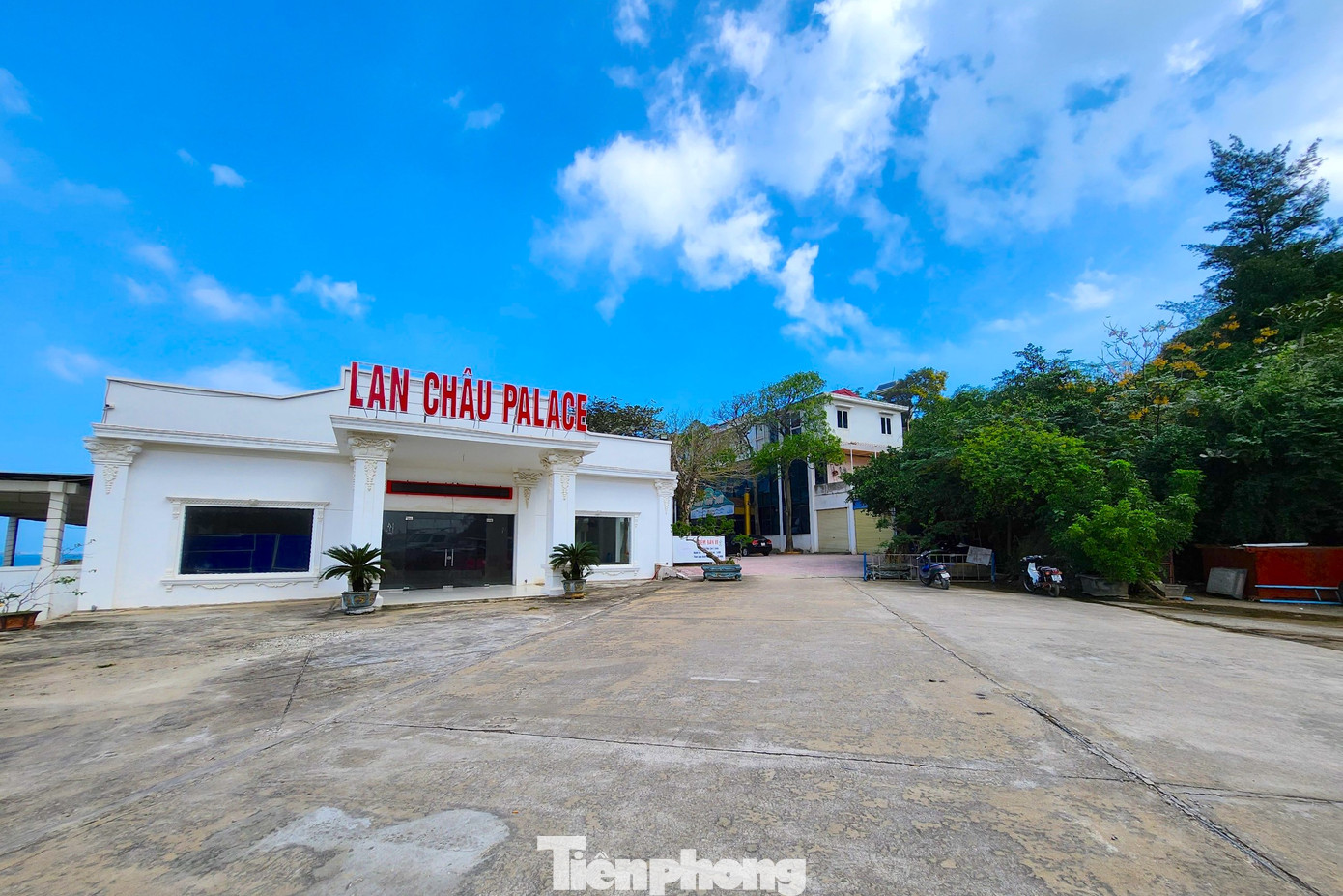 Đoàn kiểm tra cũng xác định, dự án này có 9 hạng mục nằm trong quy hoạch nhưng chưa được đầu tư xây dựng gồm: Quầy Bar dịch vụ trên đảo; 11 căn Bungalow nghỉ dưỡng; Khu massage, nhà ở nhân viên; khu biệt thự nghỉ dưỡng; quảng trường; nhà hàng hải sản; nhà để xe; nhà xử lý nước thải; bể nước ngầm. Đoàn kiểm tra cũng xác định, dự án này có 9 hạng mục nằm trong quy hoạch nhưng chưa được đầu tư xây dựng gồm: Quầy Bar dịch vụ trên đảo; 11 căn Bungalow nghỉ dưỡng; Khu massage, nhà ở nhân viên; khu biệt thự nghỉ dưỡng; quảng trường; nhà hàng hải sản; nhà để xe; nhà xử lý nước thải; bể nước ngầm.