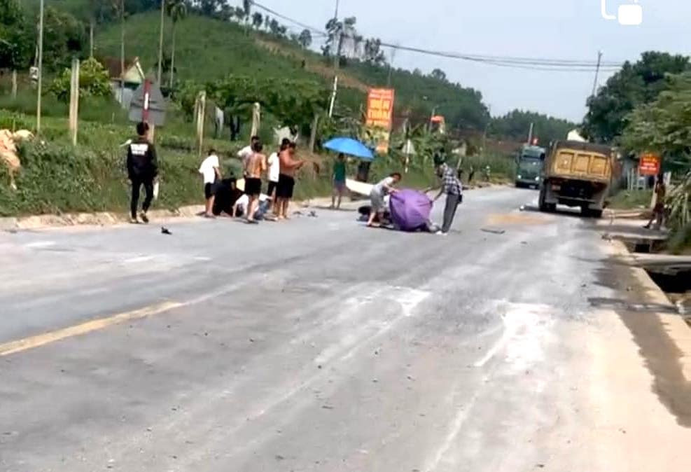 Hiện trường vụ tai nạn giao thông nghiêm trọng. Hiện trường vụ tai nạn giao thông nghiêm trọng.