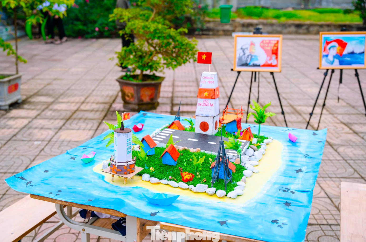 Mô hình 3D được các em học sinh thiết kế lại một cách chân thực mô tả về chủ đề chủ quyền biên giới biển đảo quê hương.