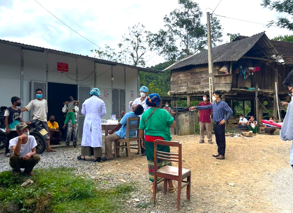 Cơ quan chức năng tiến hành điều tra dịch tễ, lấy mẫu xét nghiệm những người tiếp xúc gần với ca bệnh. Cơ quan chức năng tiến hành điều tra dịch tễ, lấy mẫu xét nghiệm những người tiếp xúc gần với ca bệnh.