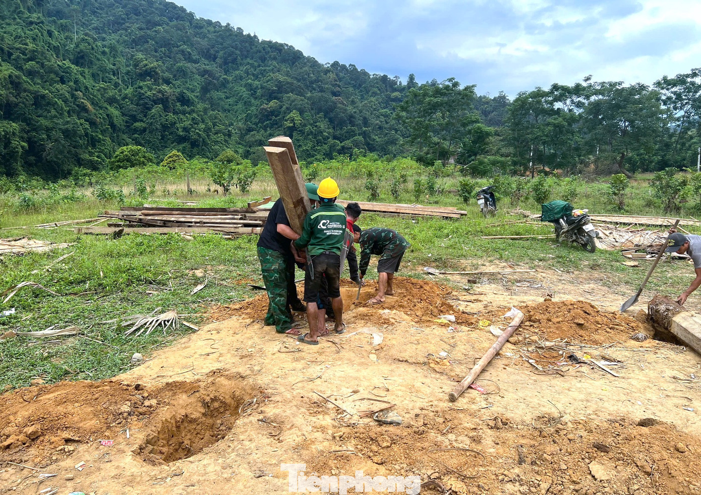 Được biết, các hộ gia đình dân tộc Đan Lai sẽ được hỗ trợ xây dựng mẫu nhà có diện tích 50m2 với tổng số tiền hỗ trợ là 90 triệu đồng. Mẫu xây dựng nhà được thực hiện theo mẫu thiết kế của Sở Xây dựng Nghệ An phê duyệt.