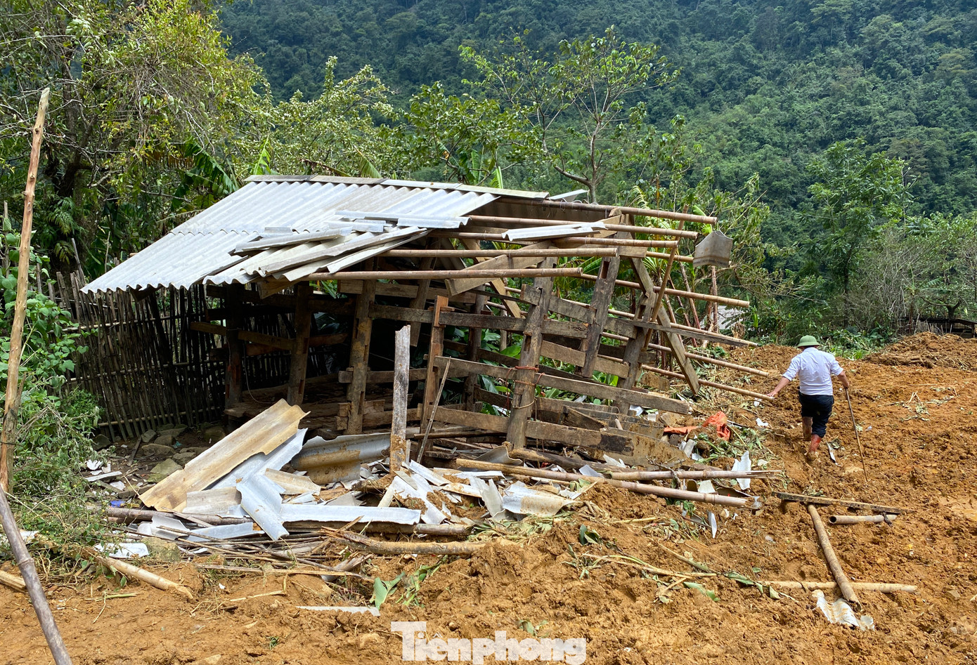 Vụ sạt lở đã khiến 9 người trong xóm Lũng Lỳ bị vùi lấp tử vong.