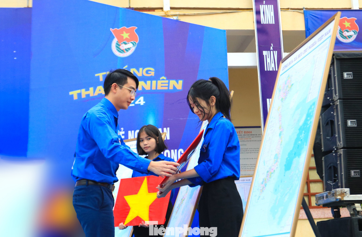 Nhằm tăng cường giáo dục lòng yêu nước, góp phần nâng cao ý thức về chủ quyền quốc gia, dân tộc, BTV Huyện Đoàn Thanh Chương và Đoàn Khối cơ quan tỉnh đã phát động Cuộc vận động "Tự hào một dải non sông" ở tất cả các cấp bộ Đoàn, Hội, Đội trực thuộc thông qua việc sử dụng bản đồ Việt Nam tại các không gian học tập, làm việc và sinh hoạt cộng đồng của thanh thiếu nhi và người dân. Tại chương trình, Liên đội trường THCS Thanh Thủy cũng phát động hưởng ứng cuộc vận động, mỗi chi đội thực hiện treo một tấm bản đồ trong lớp học. Nhằm tăng cường giáo dục lòng yêu nước, góp phần nâng cao ý thức về chủ quyền quốc gia, dân tộc, BTV Huyện Đoàn Thanh Chương và Đoàn Khối cơ quan tỉnh đã phát động Cuộc vận động "Tự hào một dải non sông" ở tất cả các cấp bộ Đoàn, Hội, Đội trực thuộc thông qua việc sử dụng bản đồ Việt Nam tại các không gian học tập, làm việc và sinh hoạt cộng đồng của thanh thiếu nhi và người dân. Tại chương trình, Liên đội trường THCS Thanh Thủy cũng phát động hưởng ứng cuộc vận động, mỗi chi đội thực hiện treo một tấm bản đồ trong lớp học.