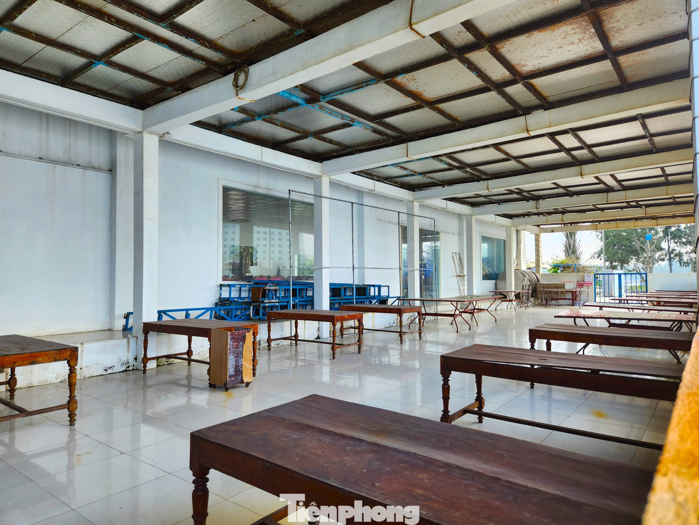 Nhà hàng được xây dựng kiên cố và hoạt động từ khá lâu. Nhà hàng được xây dựng kiên cố và hoạt động từ khá lâu.