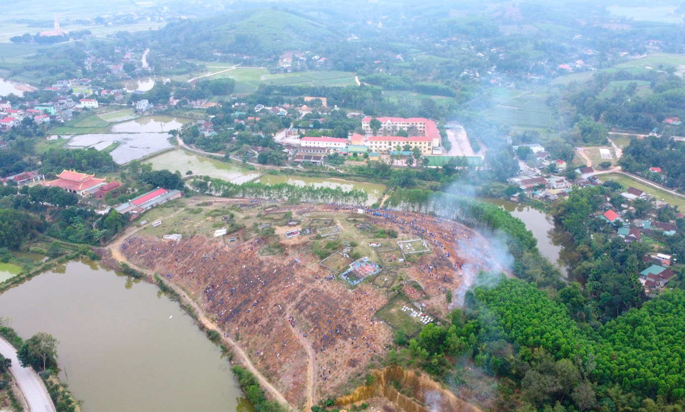 "Khuôn viên Khu trải nghiệm của trường rộng hơn 4ha nằm trên quả đồi thoai thoải phía sau trường học. Đây là nơi học sinh trong trường thường tham gia trải nghiệm thực tế ở một số môn học và một số chương trình", thầy Nguyễn Văn Minh nói. "Khuôn viên Khu trải nghiệm của trường rộng hơn 4ha nằm trên quả đồi thoai thoải phía sau trường học. Đây là nơi học sinh trong trường thường tham gia trải nghiệm thực tế ở một số môn học và một số chương trình", thầy Nguyễn Văn Minh nói.